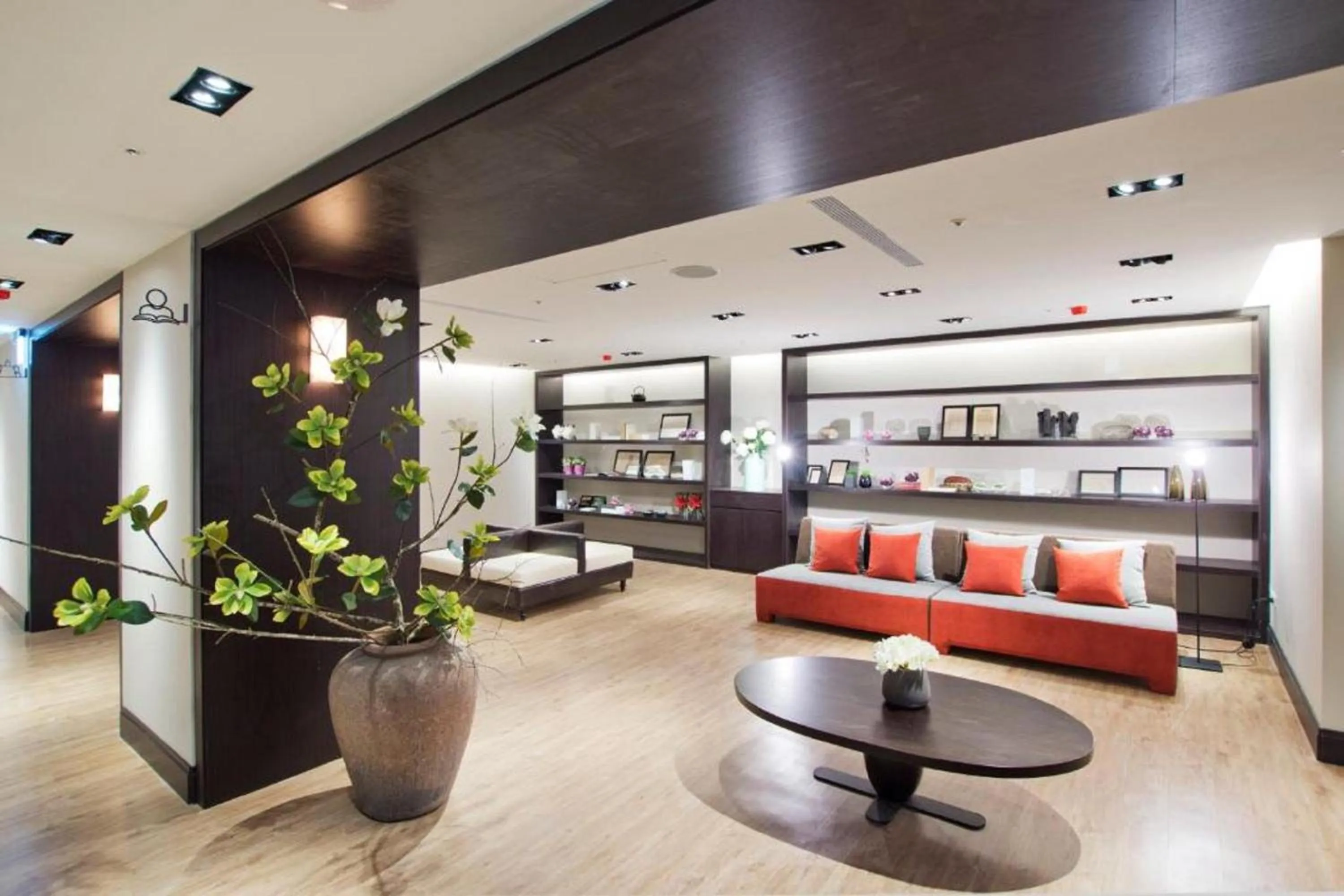 Communal lounge/ TV room in 53 Hotel