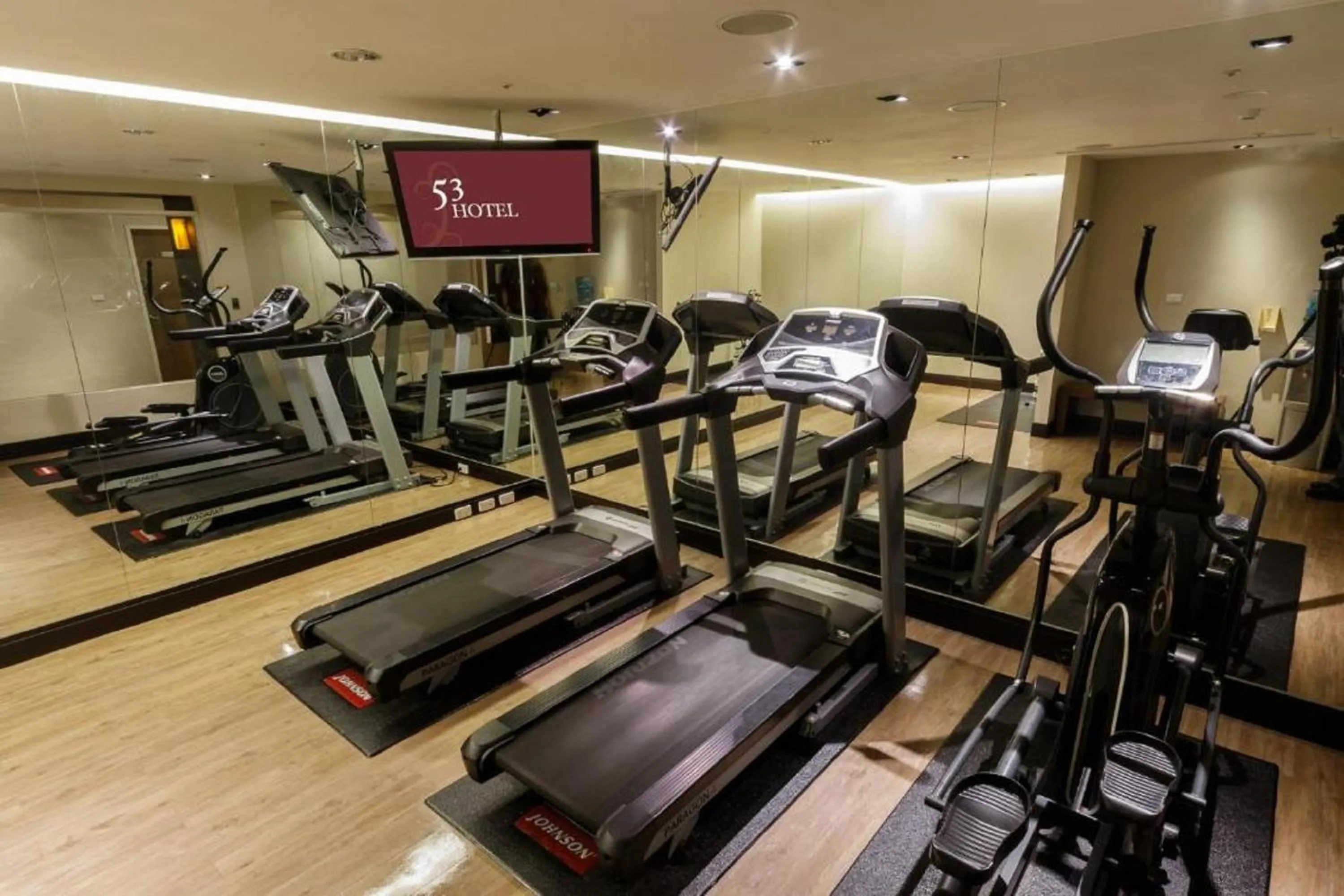 Fitness centre/facilities in 53 Hotel