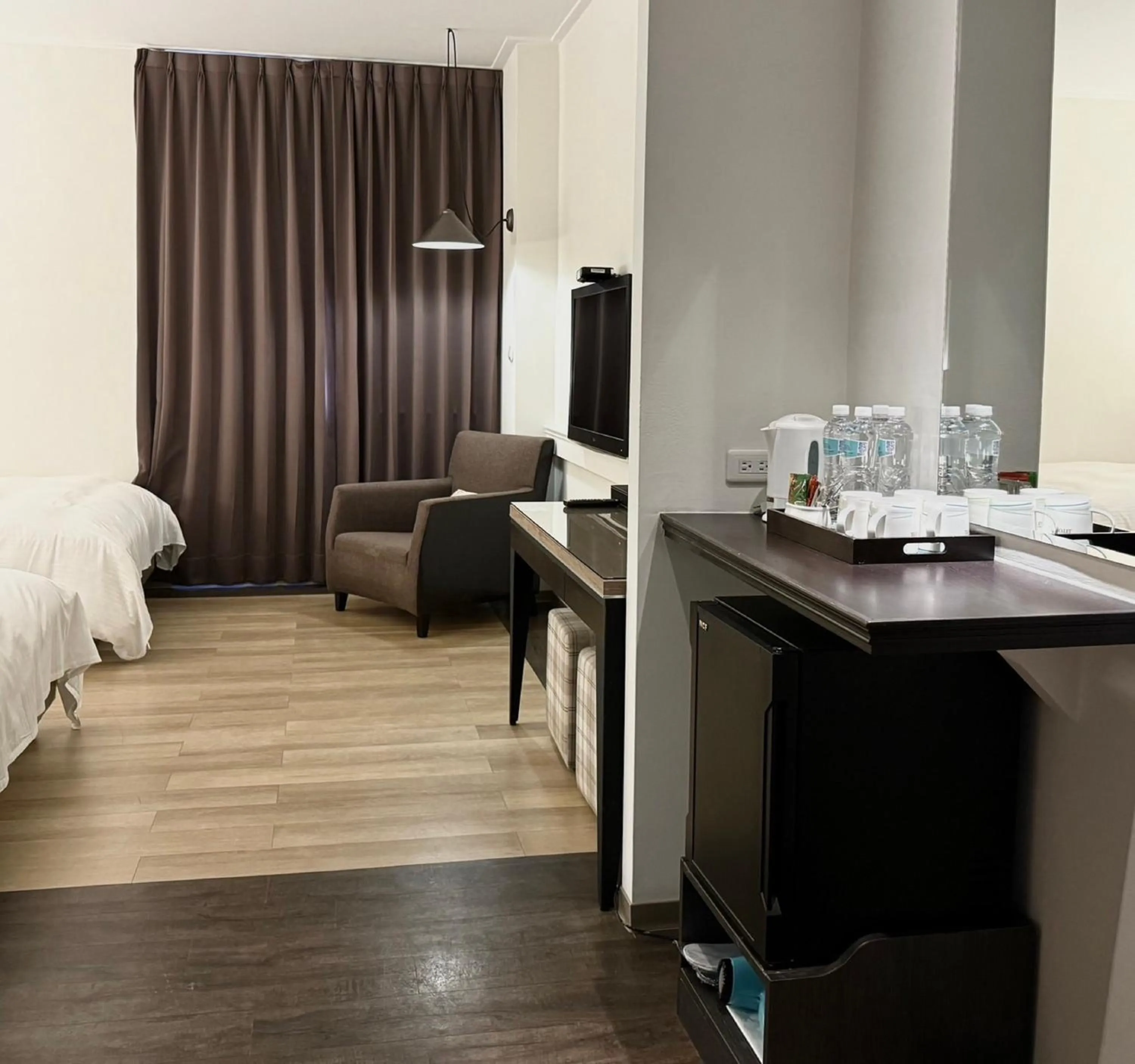 Bedroom, Bed in 53 Hotel