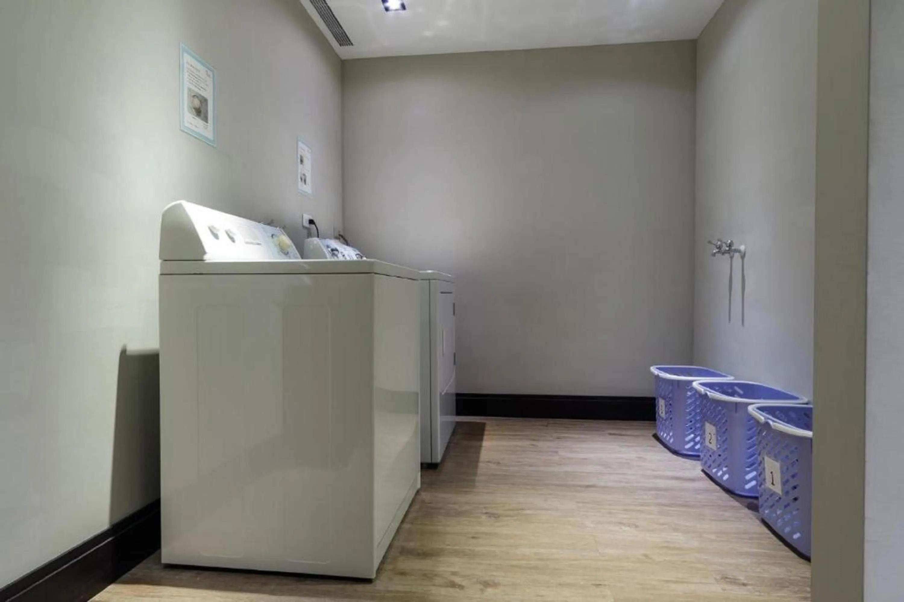 washing machine in 53 Hotel