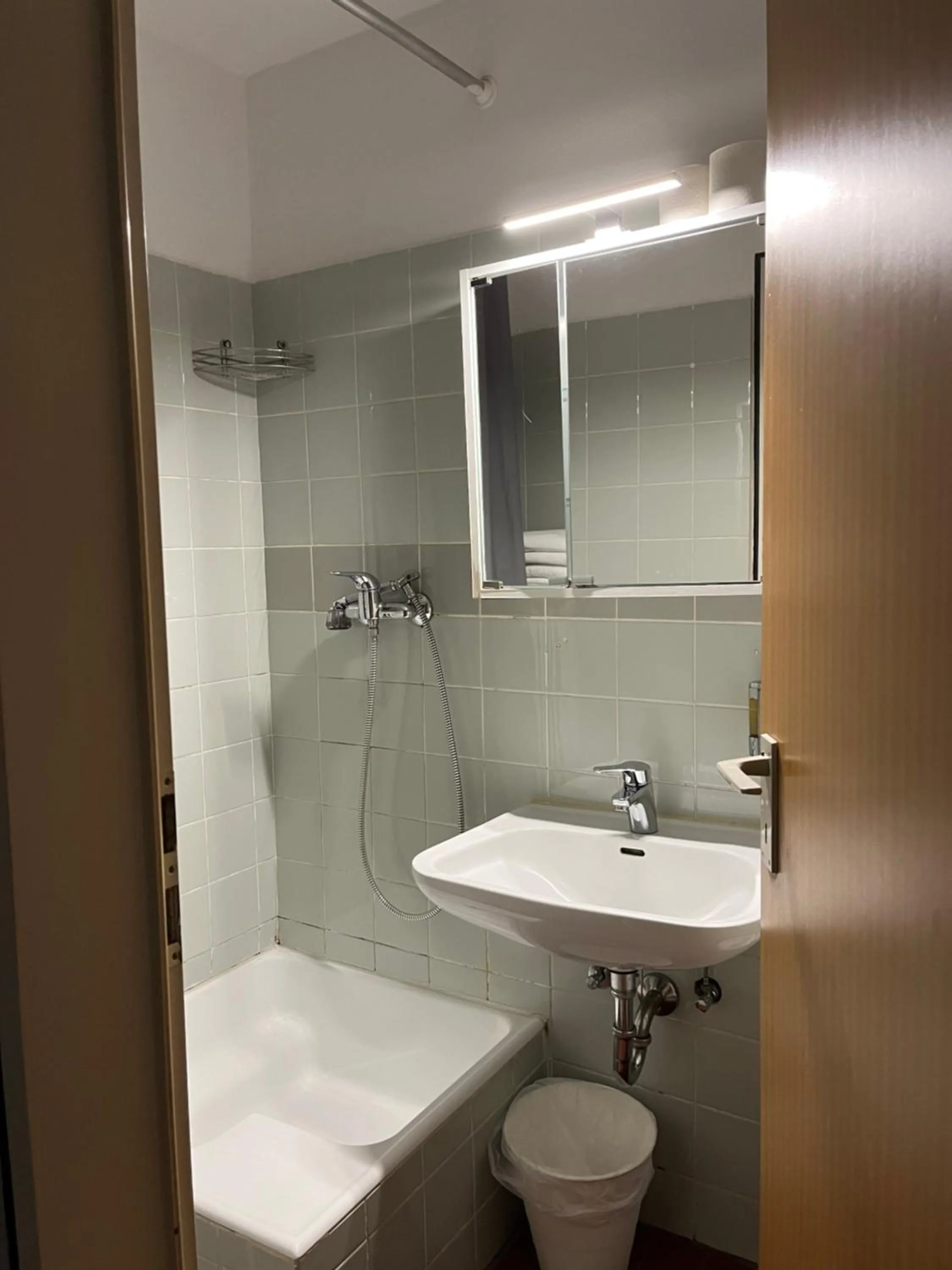 Bathroom in 1, 2, sleep Hostel Nürnberg Messe