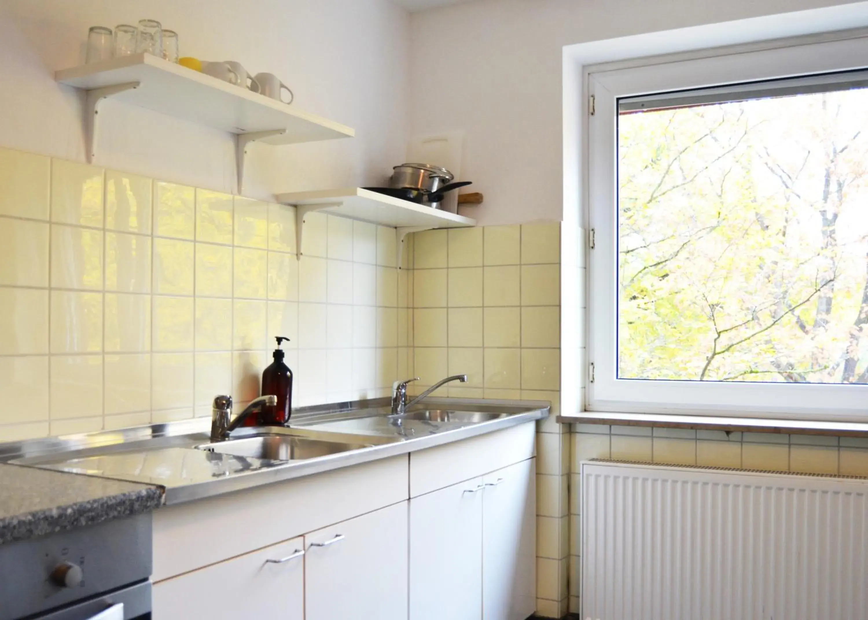 Communal kitchen in 1, 2, sleep Hostel Nürnberg Messe Communal kitchen in 1, 2, sleep Hostel Nürnberg Messe