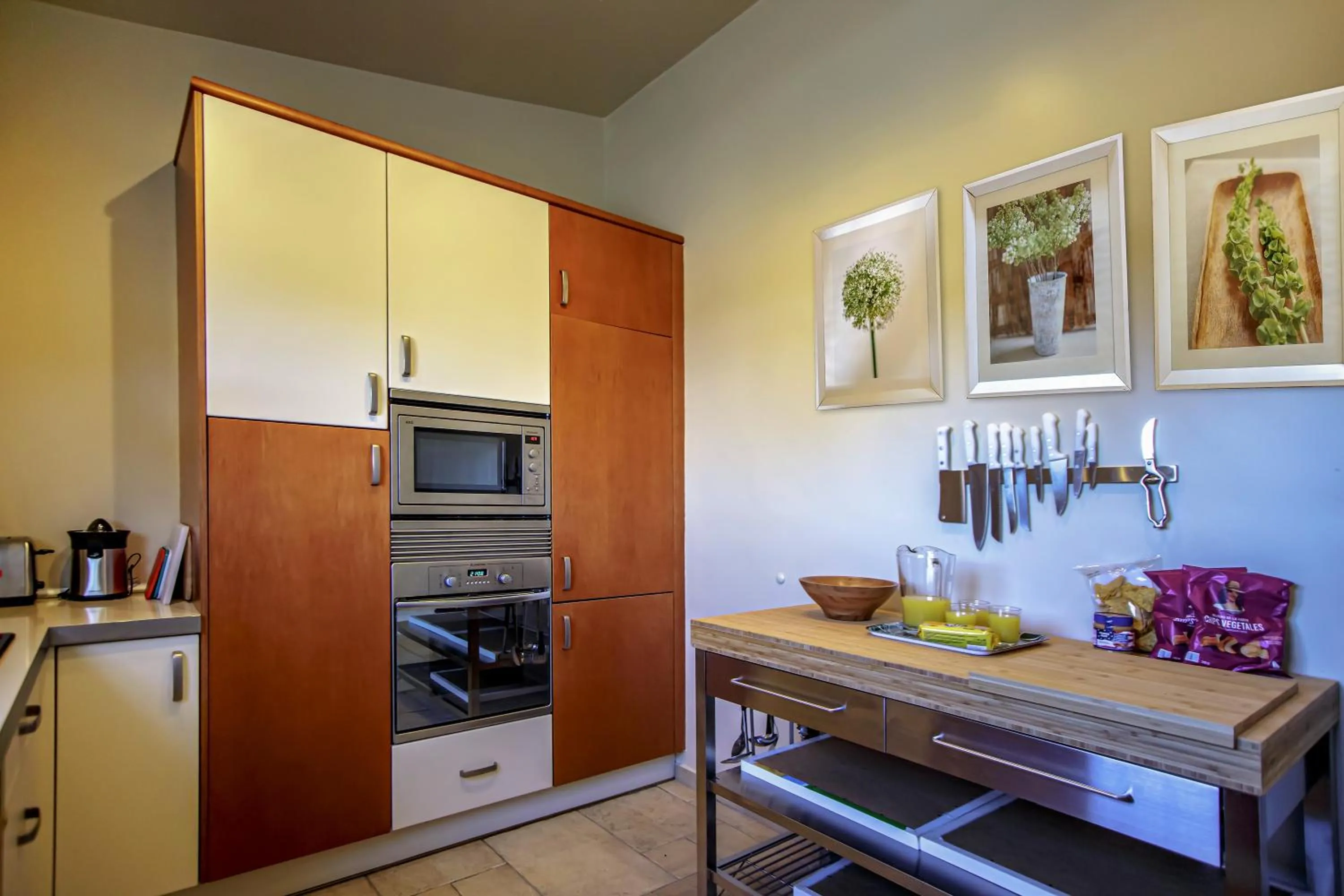 villa yvonne,private pool,private parking 1,7 km from the beach