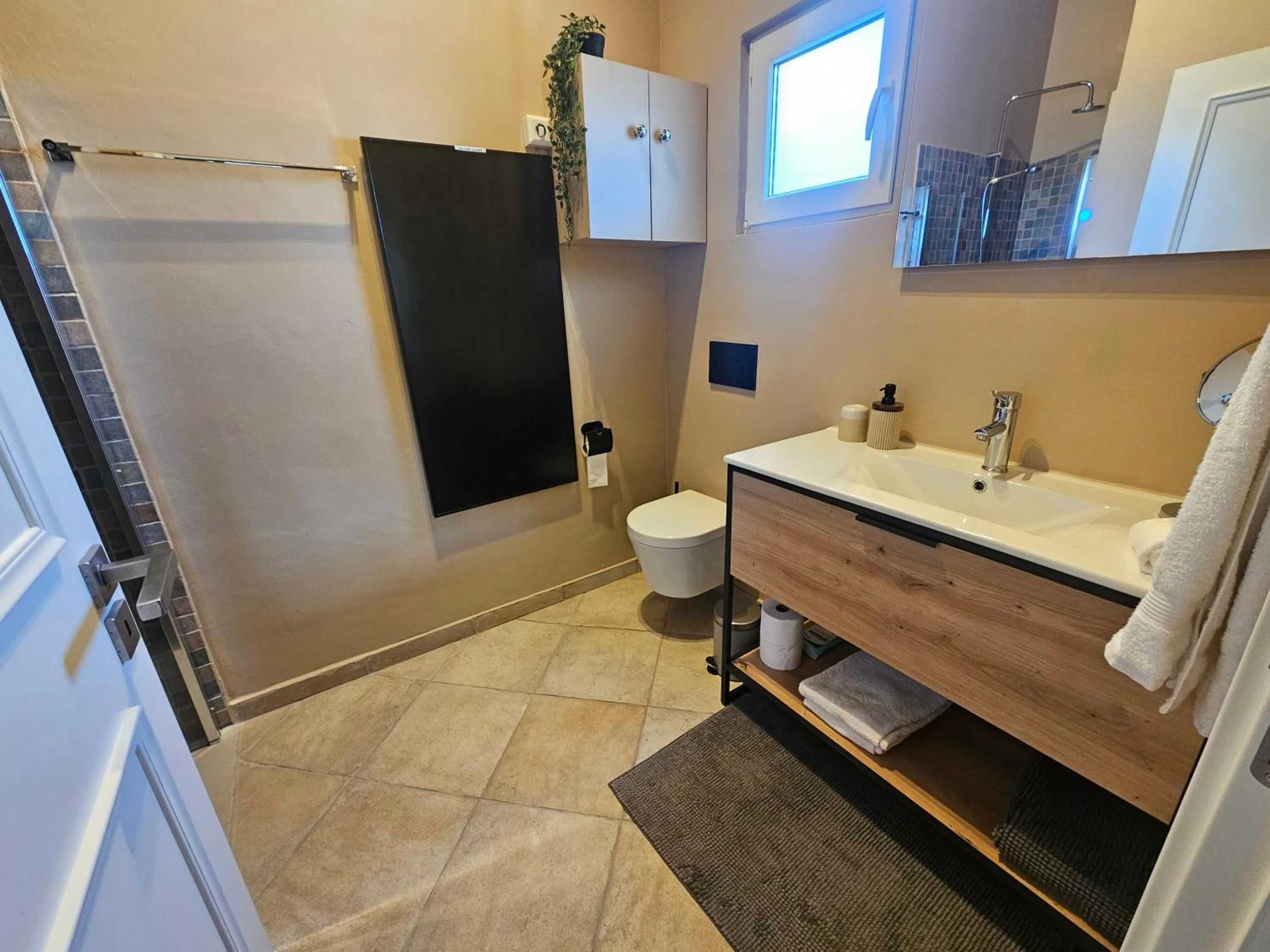 villa yvonne,private pool,private parking 1,7 km from the beach