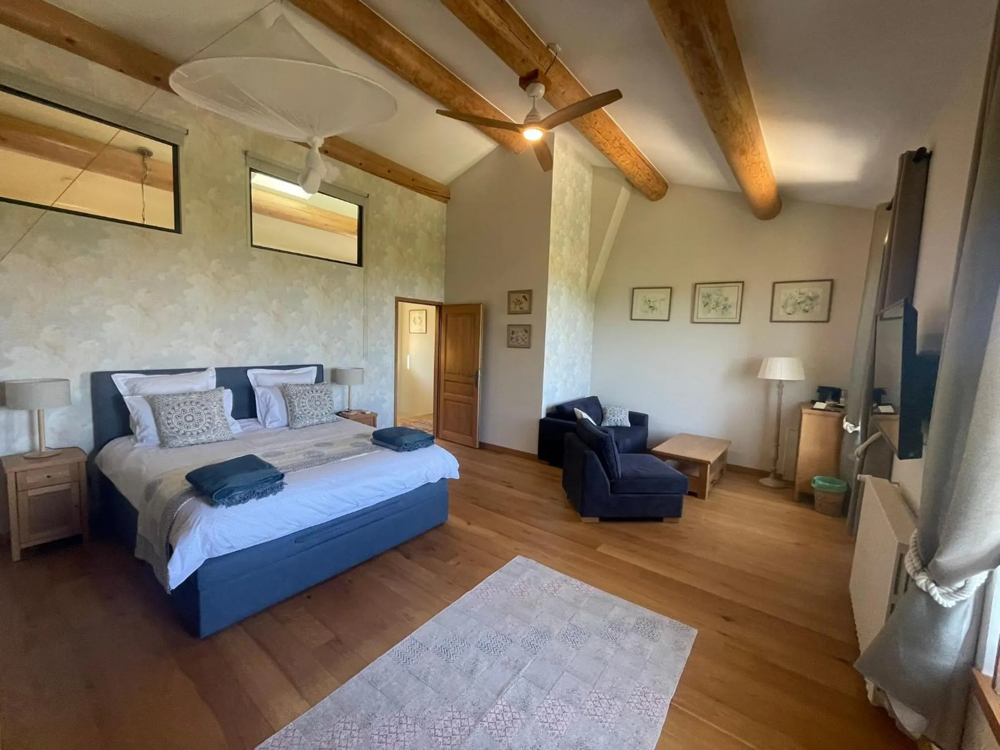 Photo of the whole room, Bed in Les Yourtes de Provence