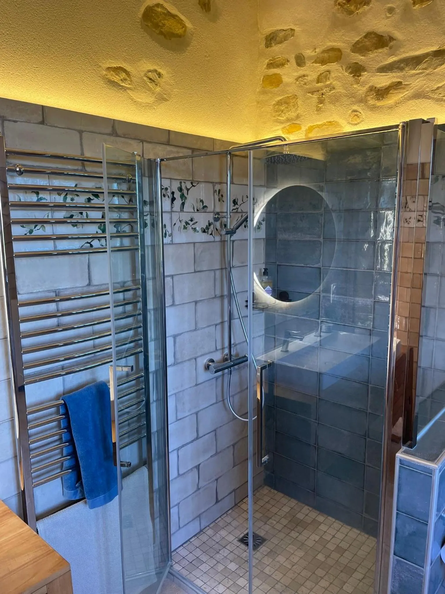 Bathroom in Les Yourtes de Provence