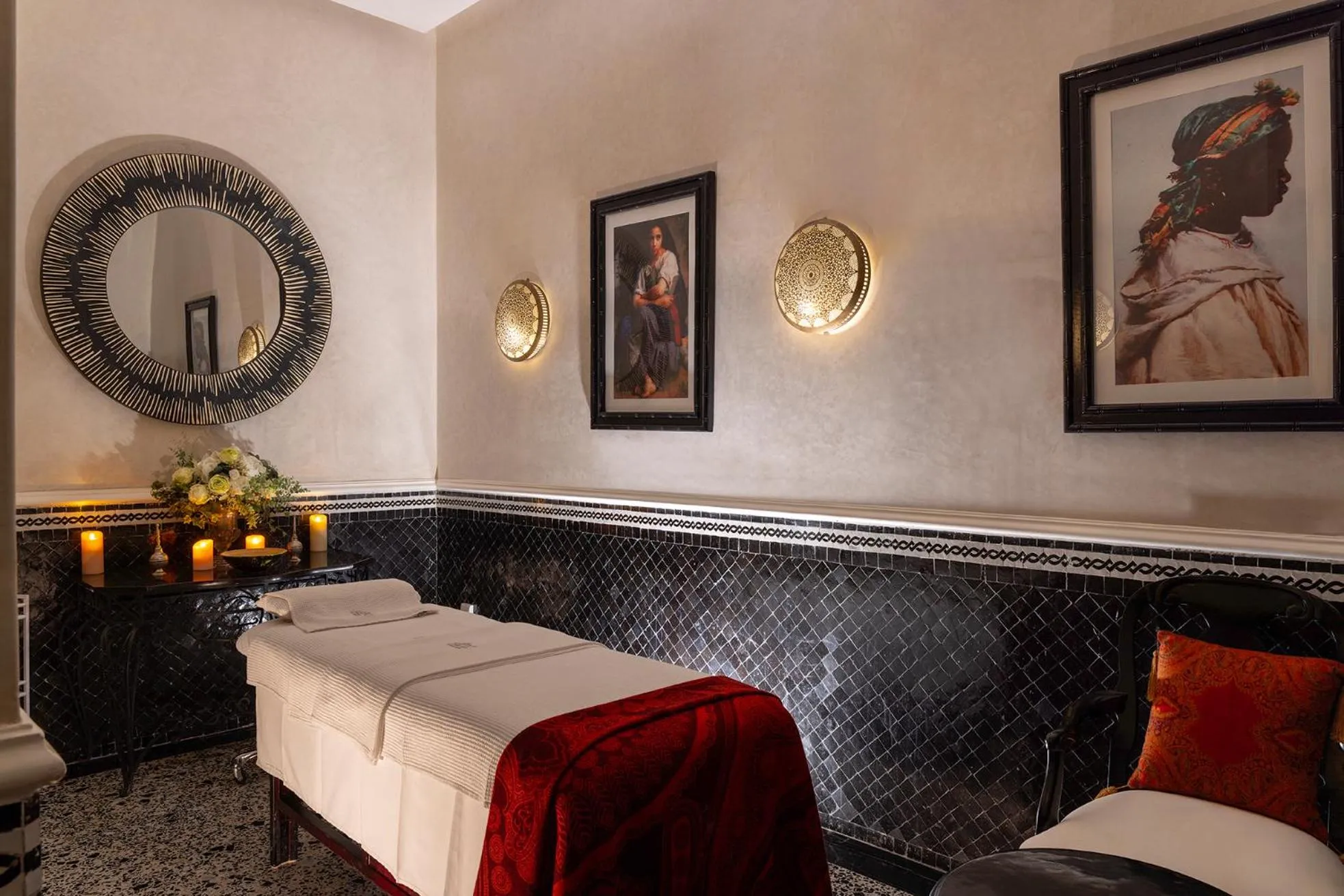 Massage, Bed in Palais Ronsard Relais & Chateaux