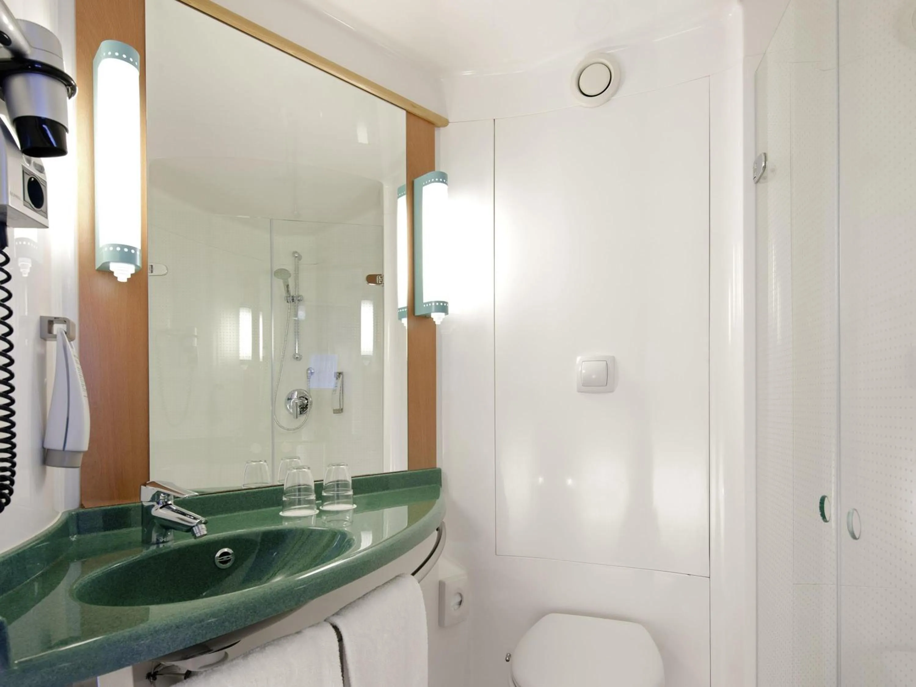 Bedroom in ibis Hotel München Garching