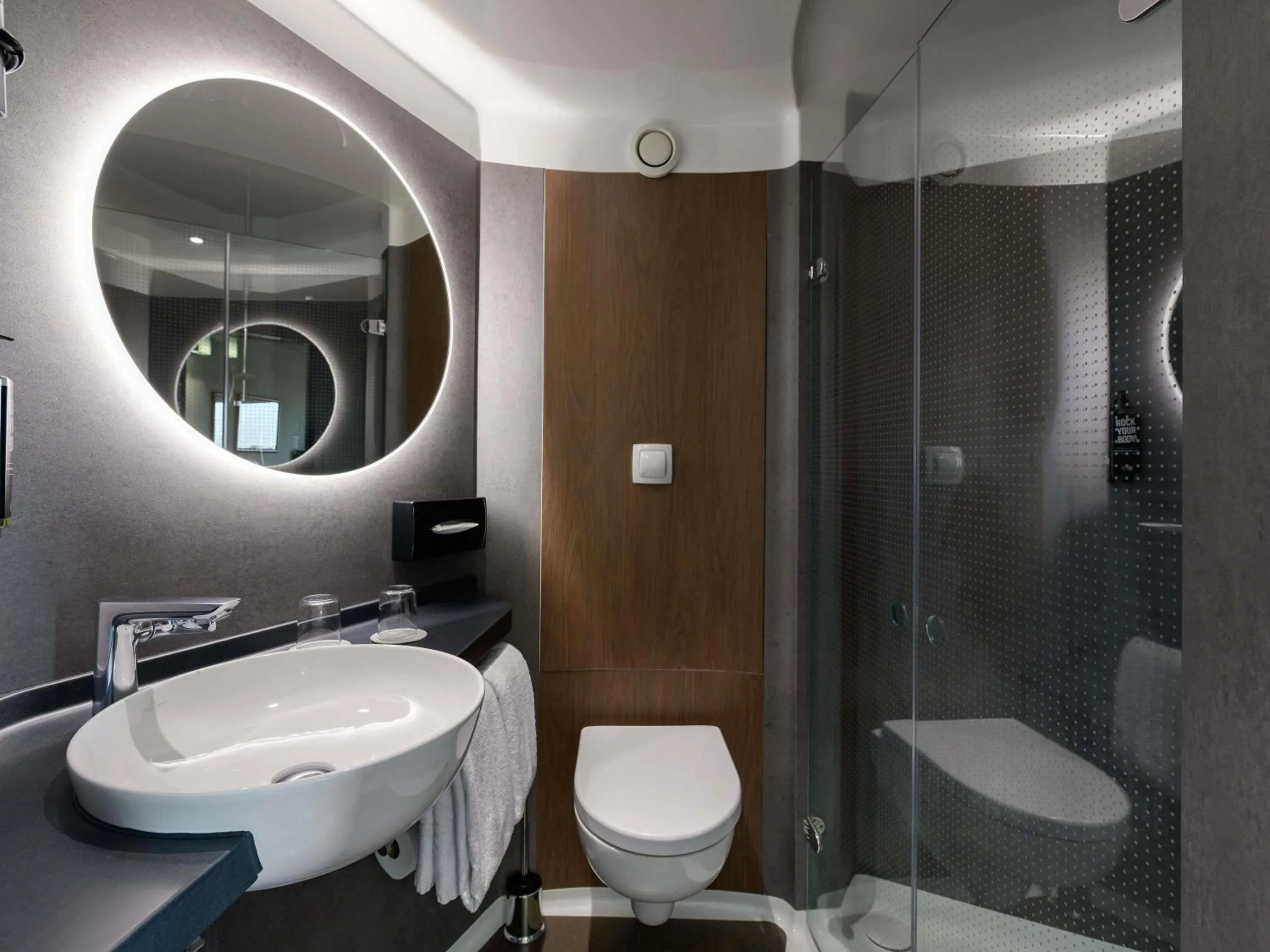 Bedroom in ibis Hotel München Garching