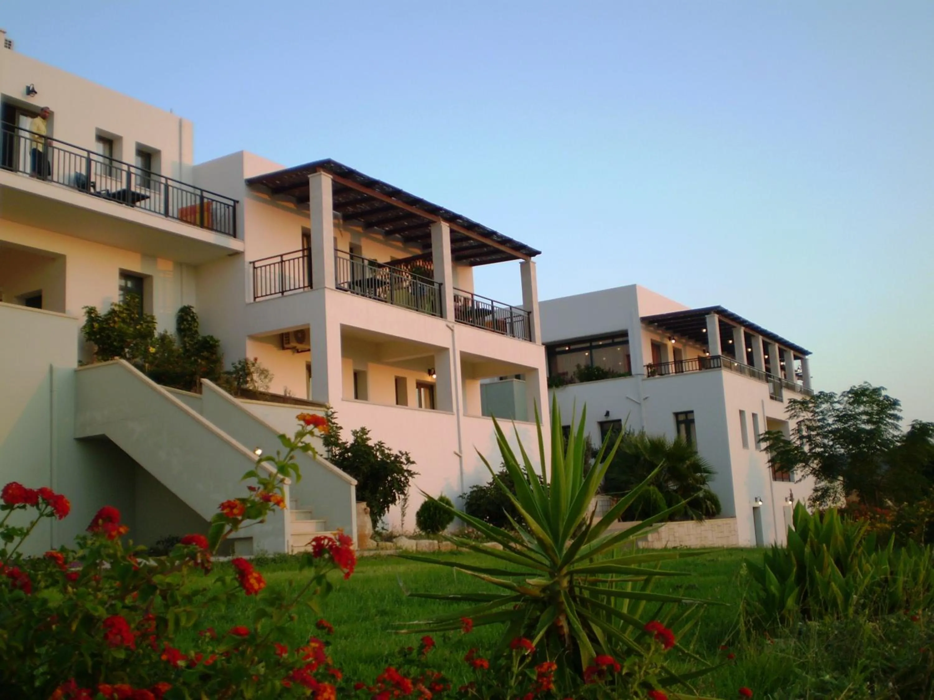 Roubini Apartments