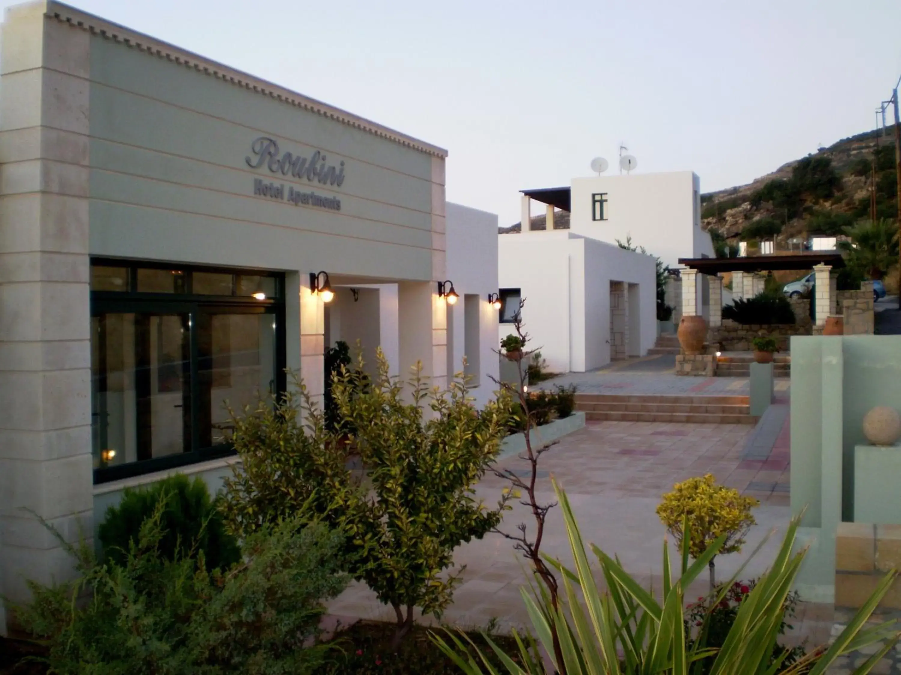 Roubini Apartments Roubini Apartments