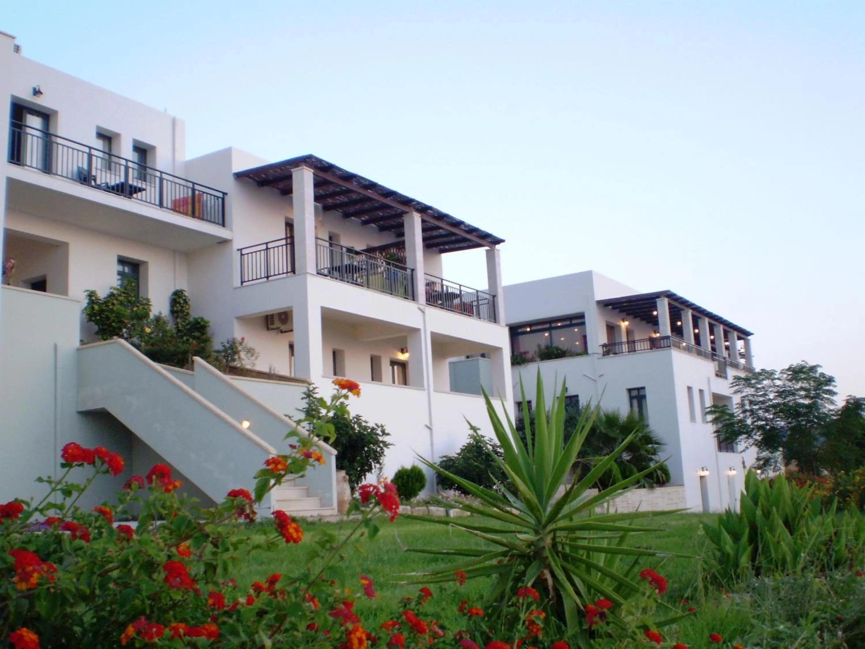 Roubini Apartments
