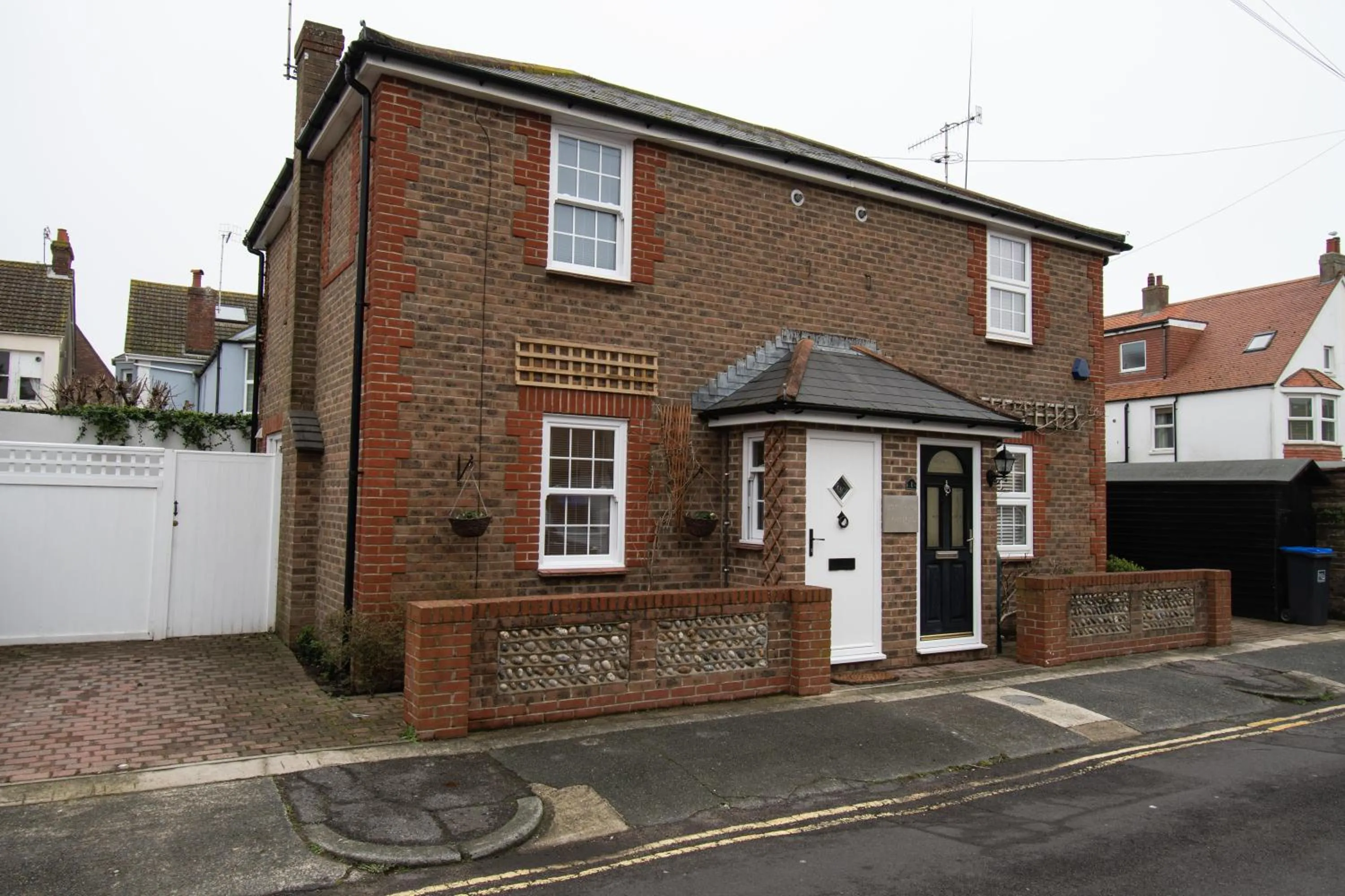 Facade/entrance in Wakeford Cottage