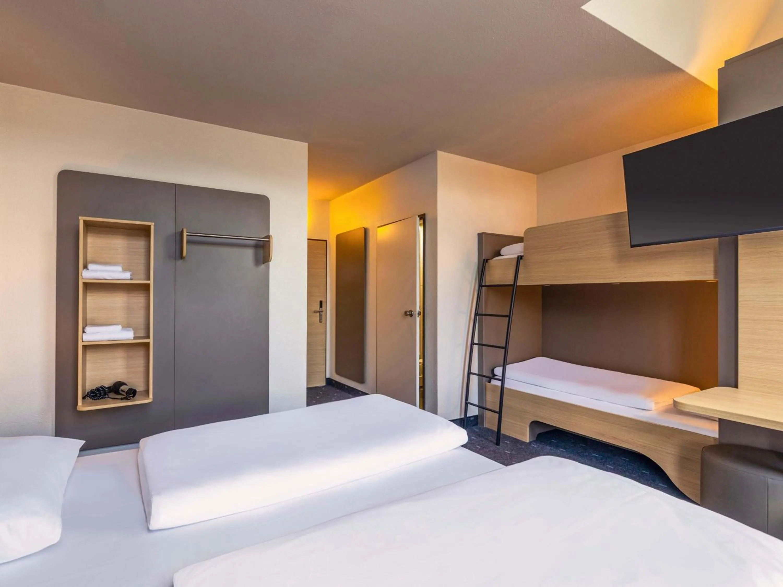 Photo of the whole room, Bed in B&B HOTEL Bochum Hbf-Nord