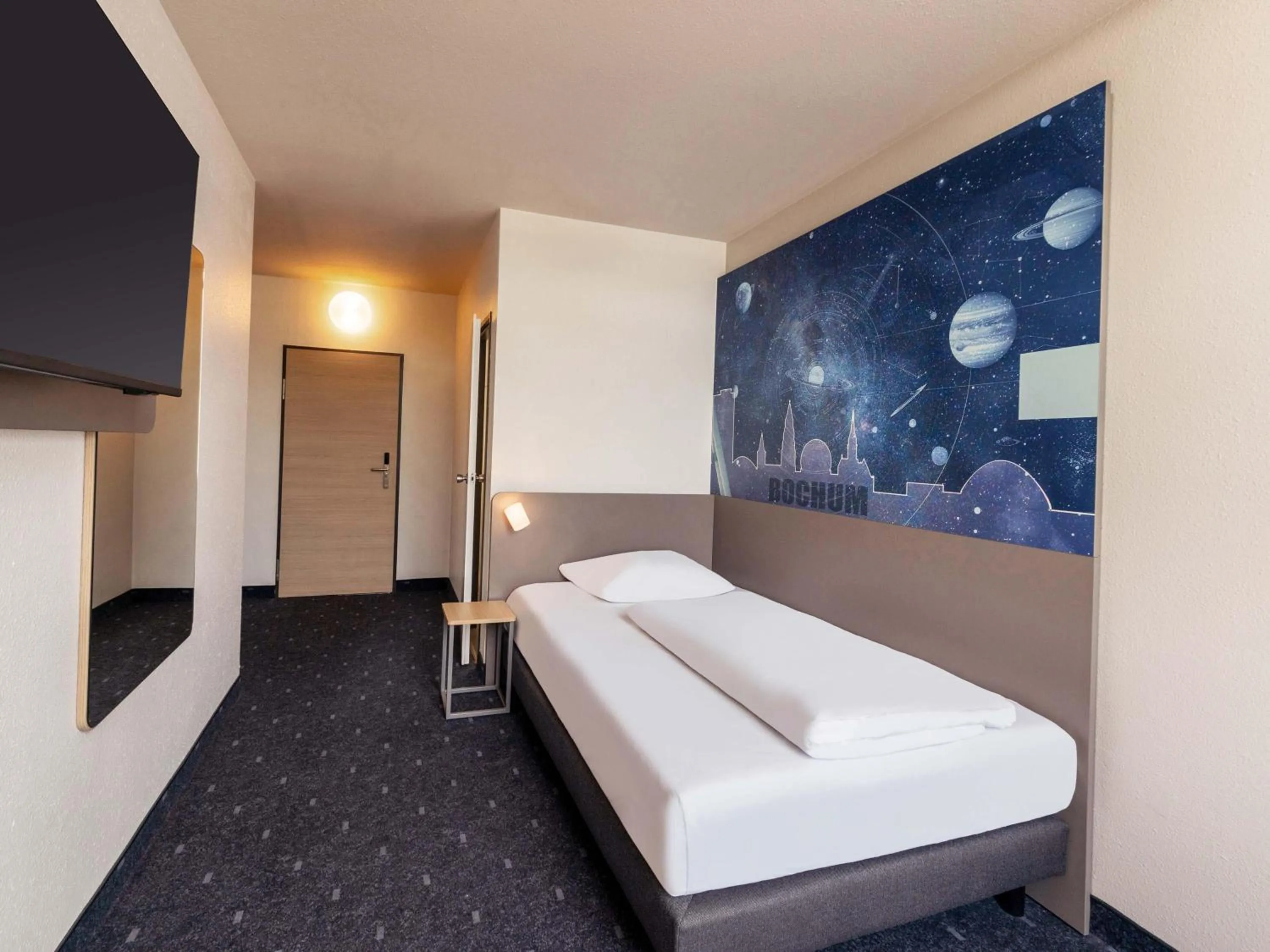 Photo of the whole room, Bed in B&B HOTEL Bochum Hbf-Nord