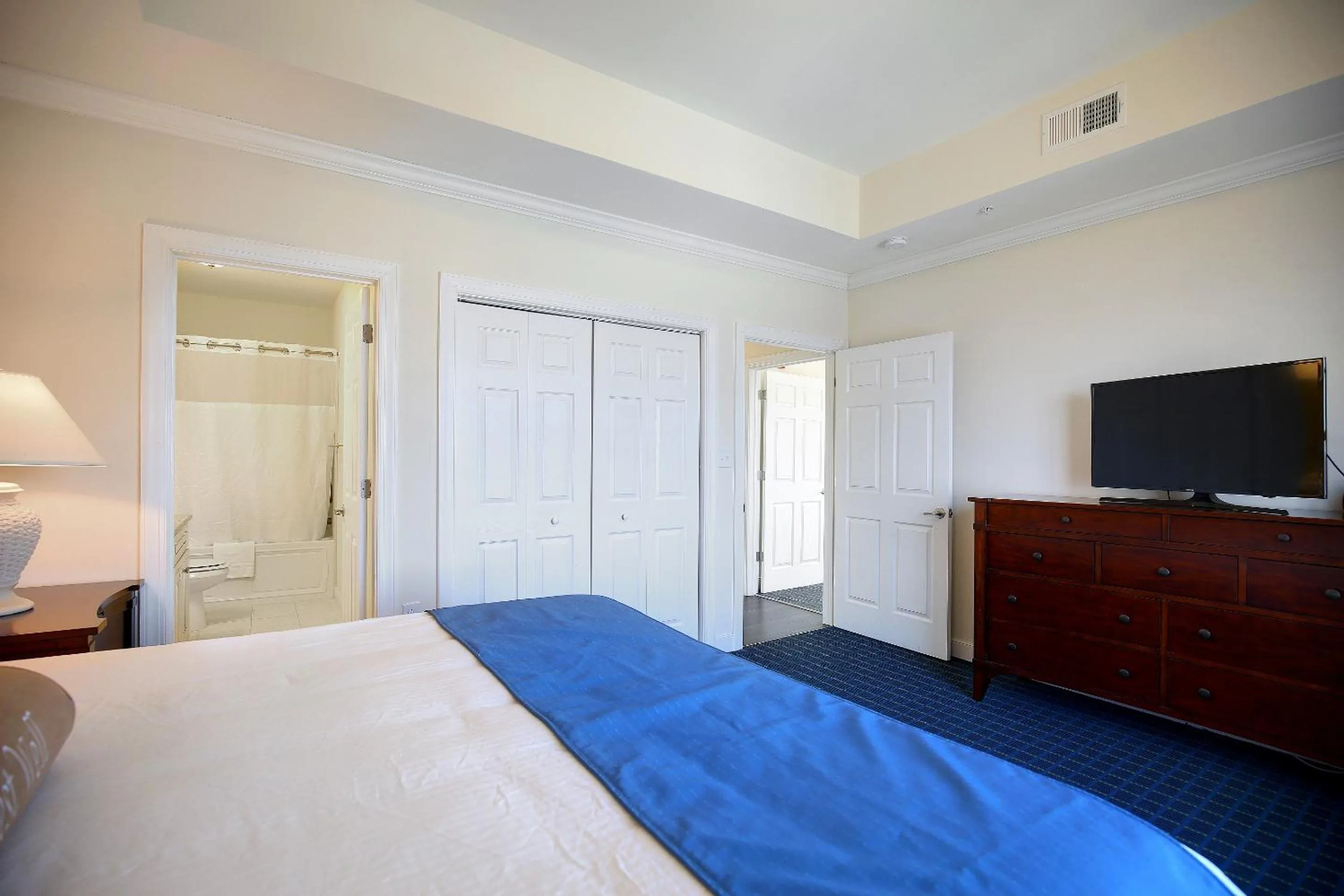 Guests, Bed in Waterside Resort