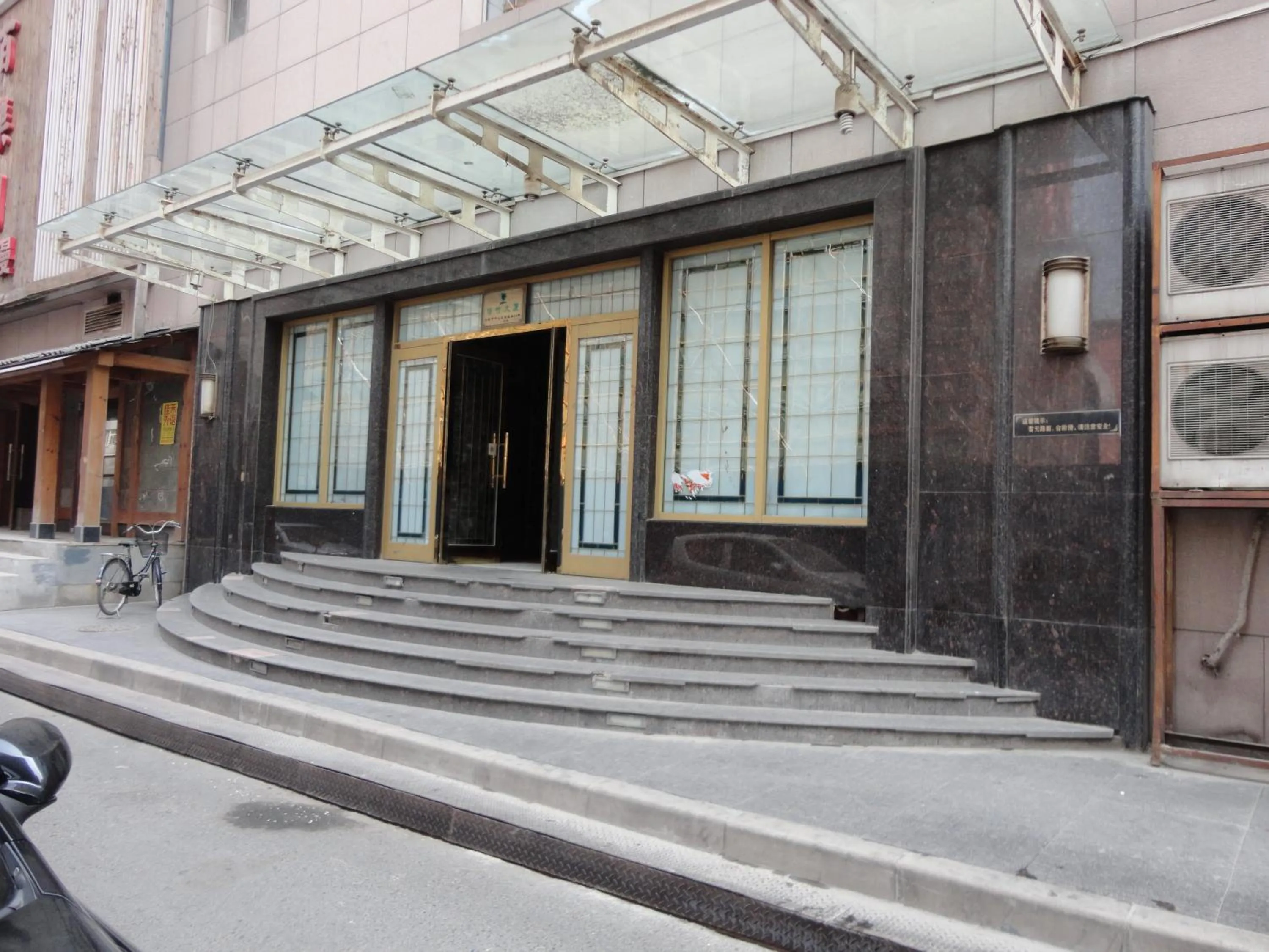 Facade/entrance in Dalian Xiuzhu Mansion Apartment