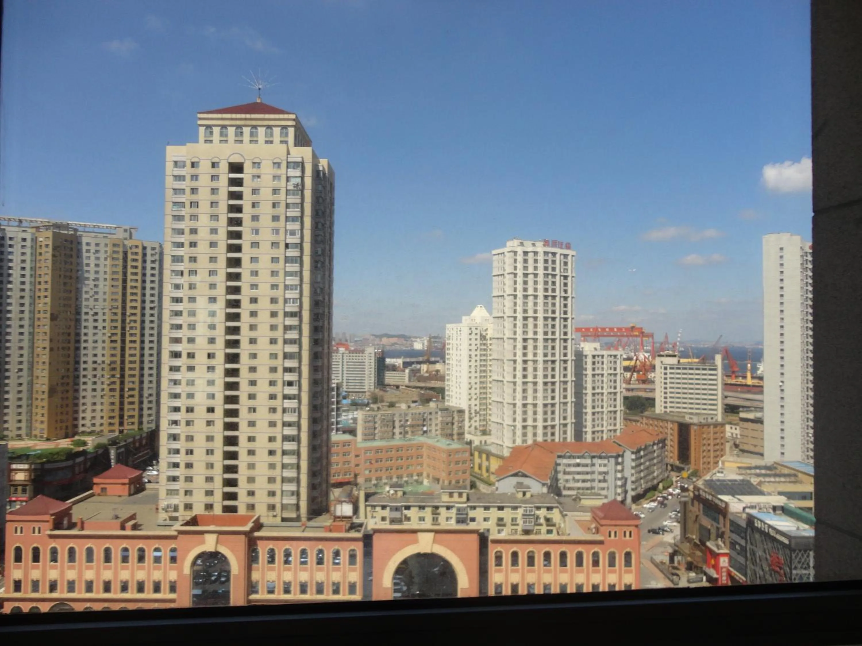 Facade/entrance in Dalian Xiuzhu Mansion Apartment