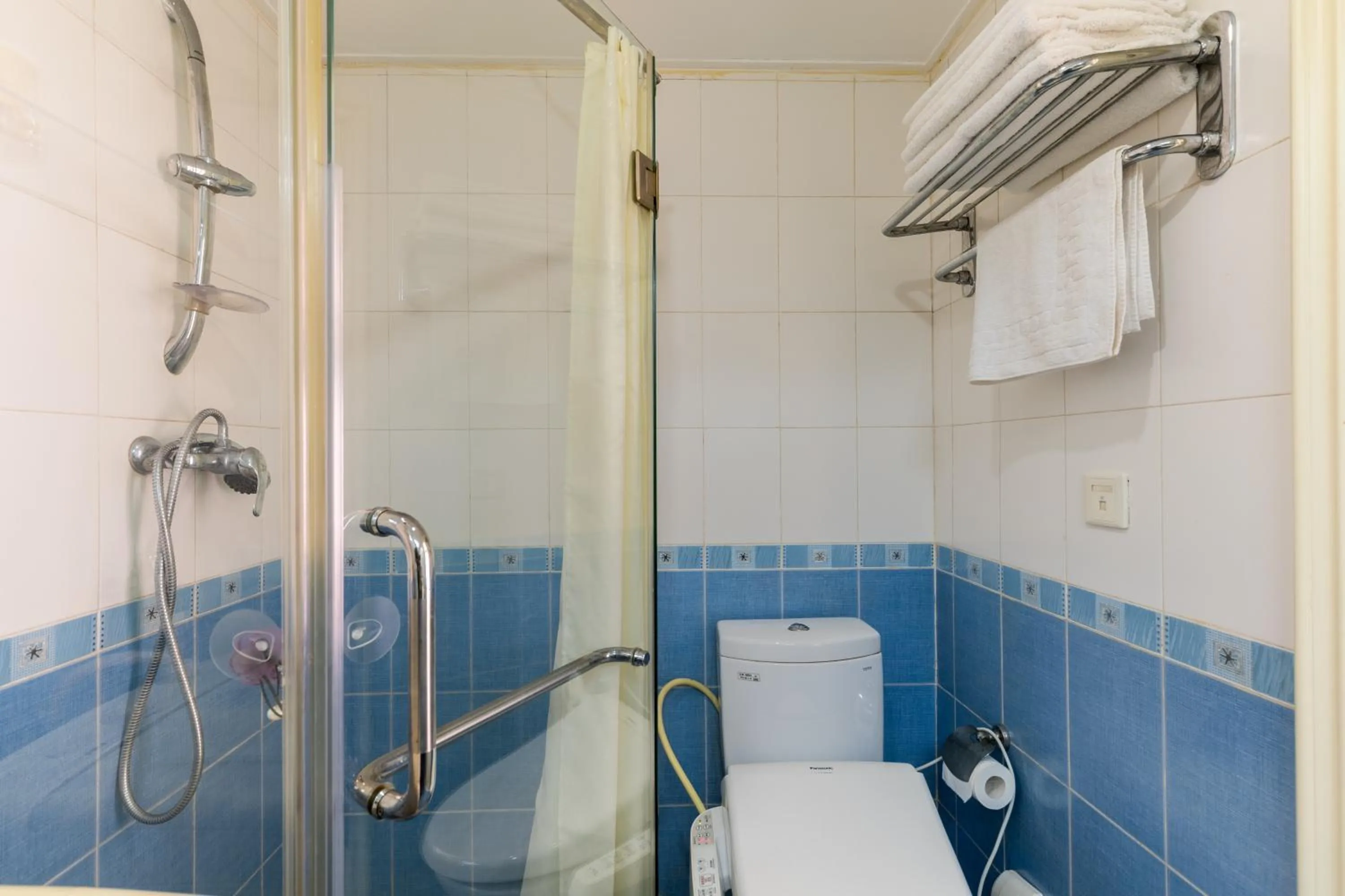 Bathroom in Dalian Xiuzhu Mansion Apartment