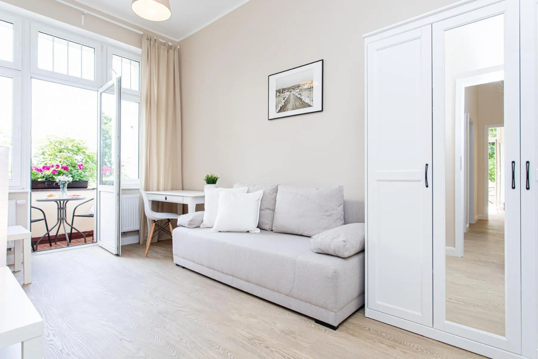Double Room with Balcony and Shared Bathroom in Riviera Rooms