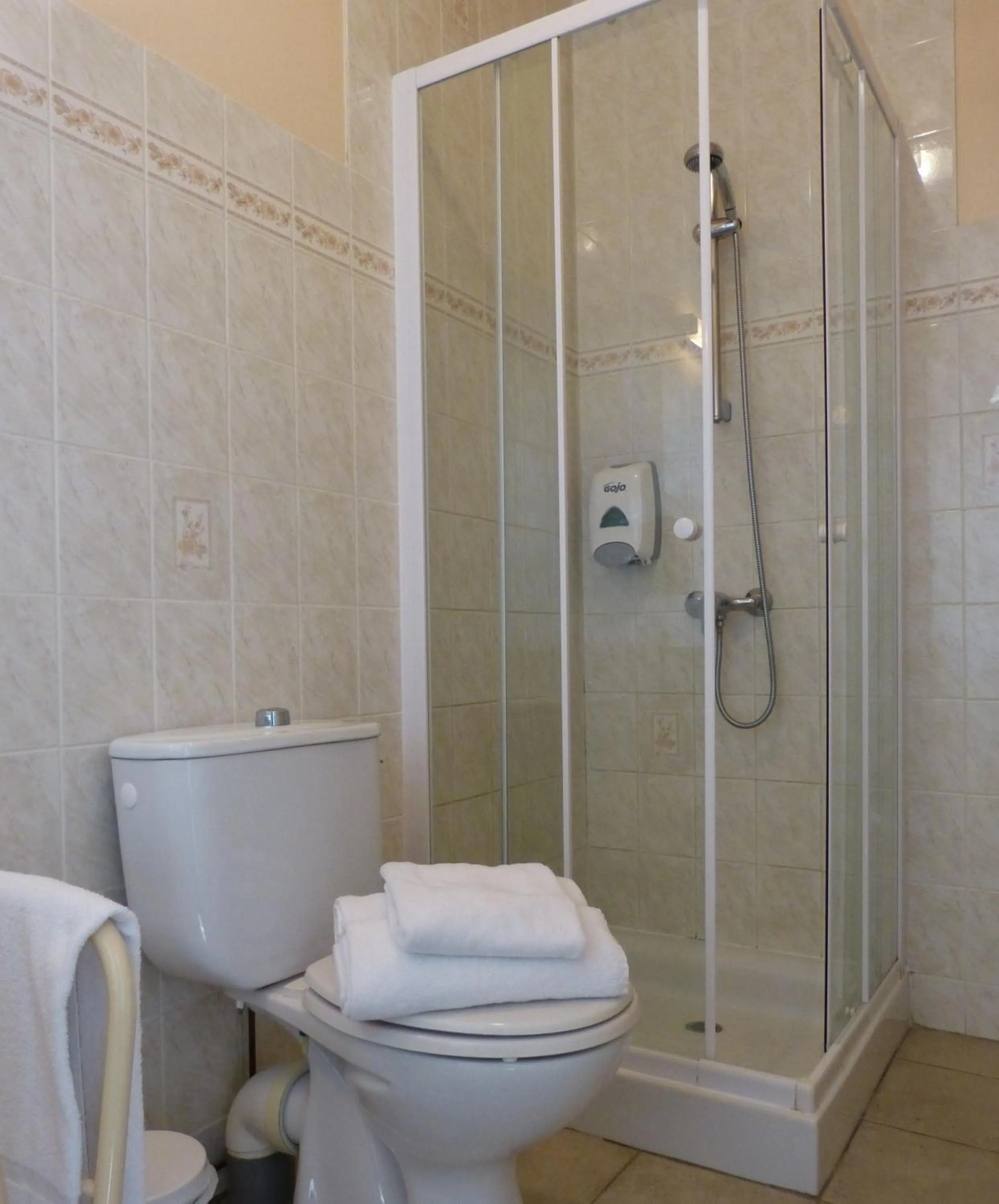 Bathroom in Hôtel Restaurant du Commerce