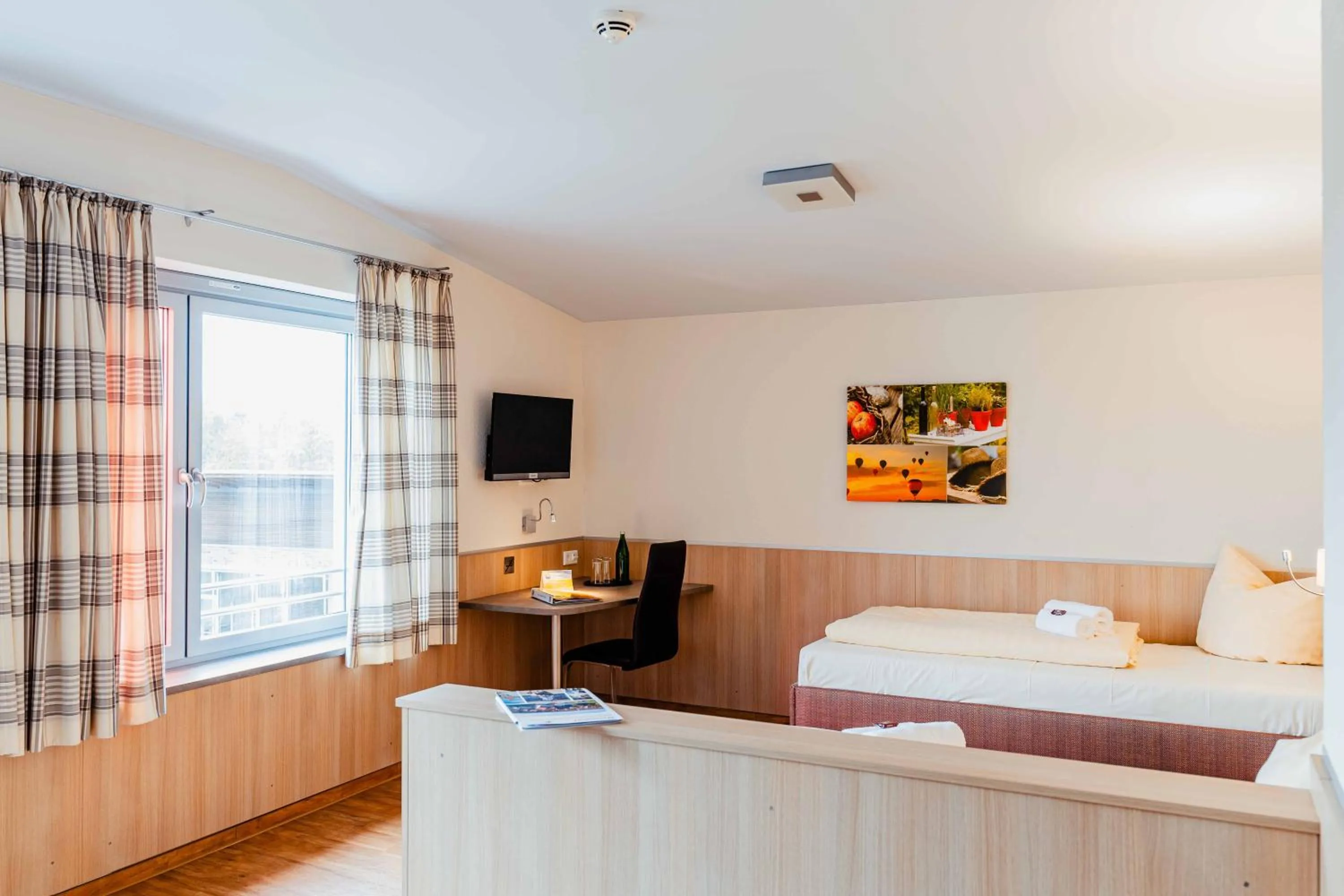 Photo of the whole room, Bed in Gästehaus DEULA