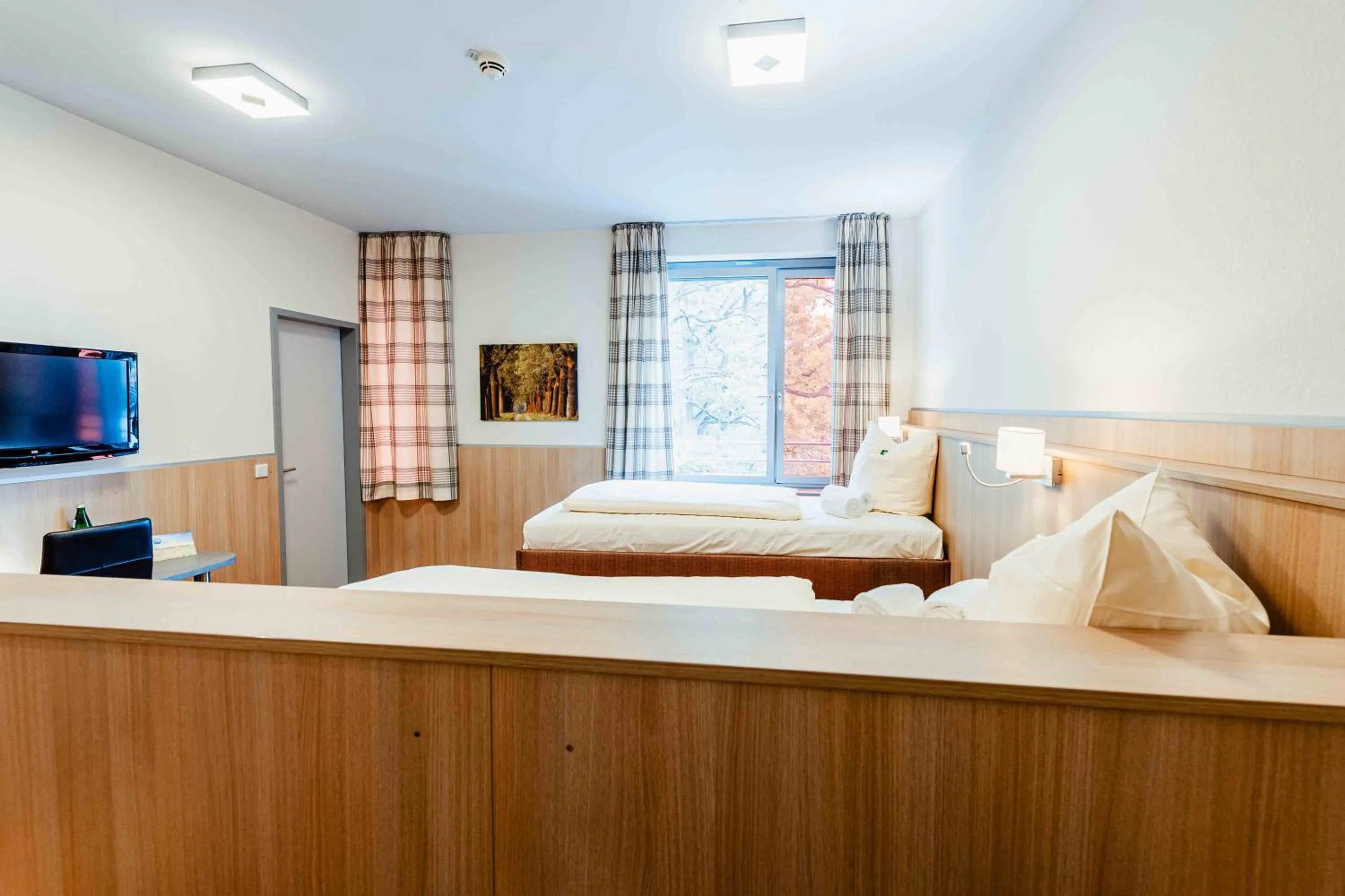 Photo of the whole room, Bed in Gästehaus DEULA