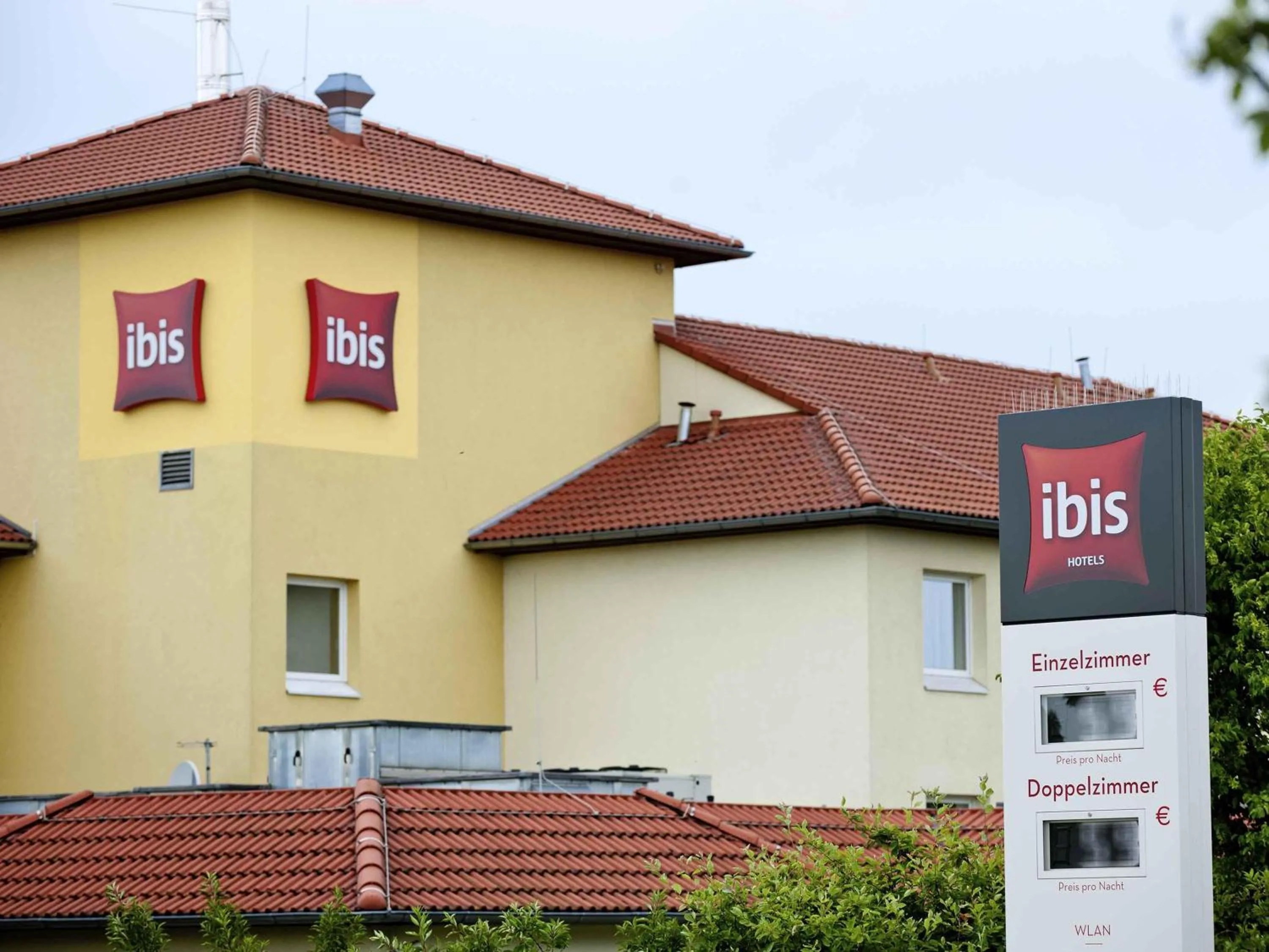 Property building in ibis Hotel Köln Airport
