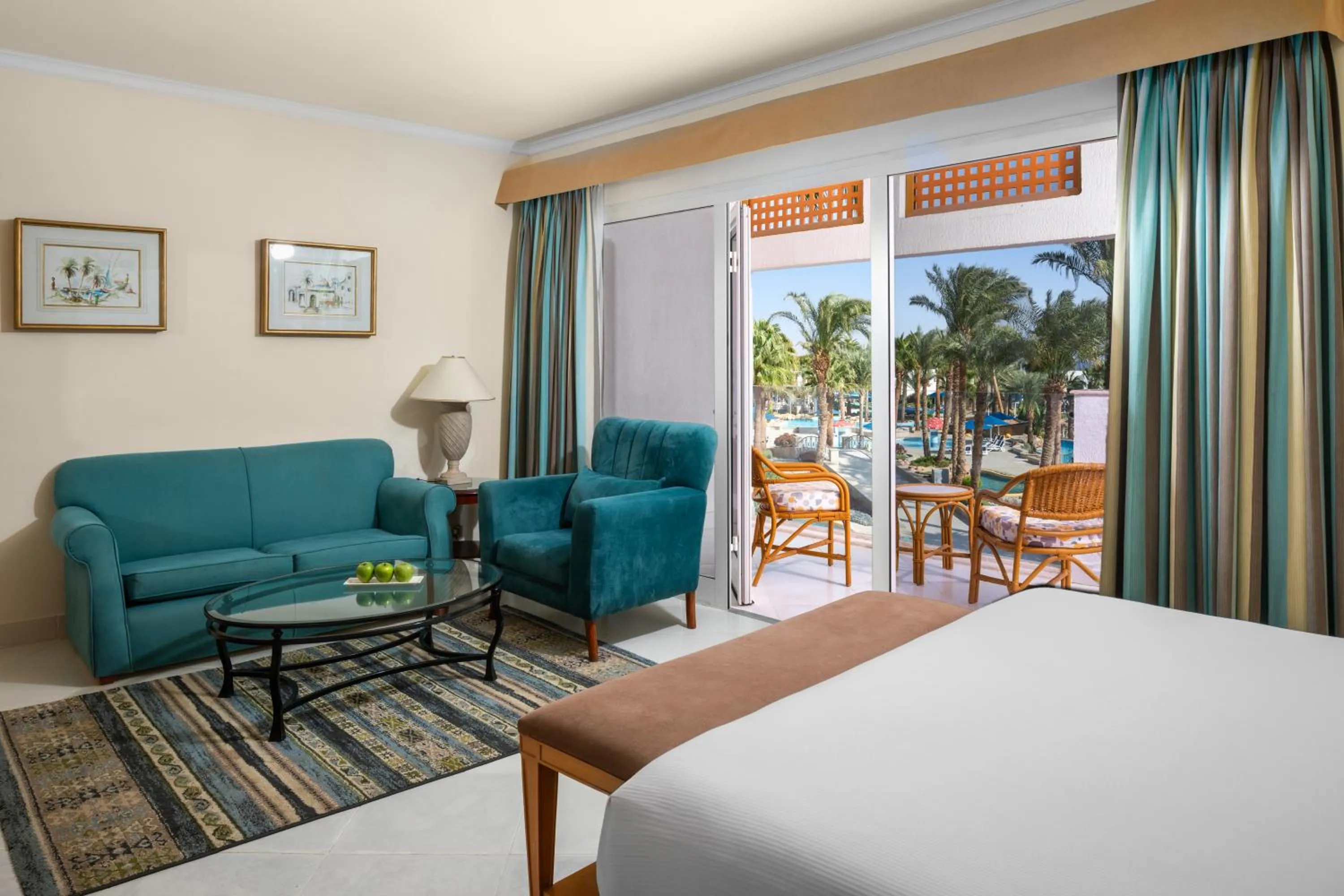 Seating area, Bed in Pickalbatros Golf Beach Resort - All Inclusive