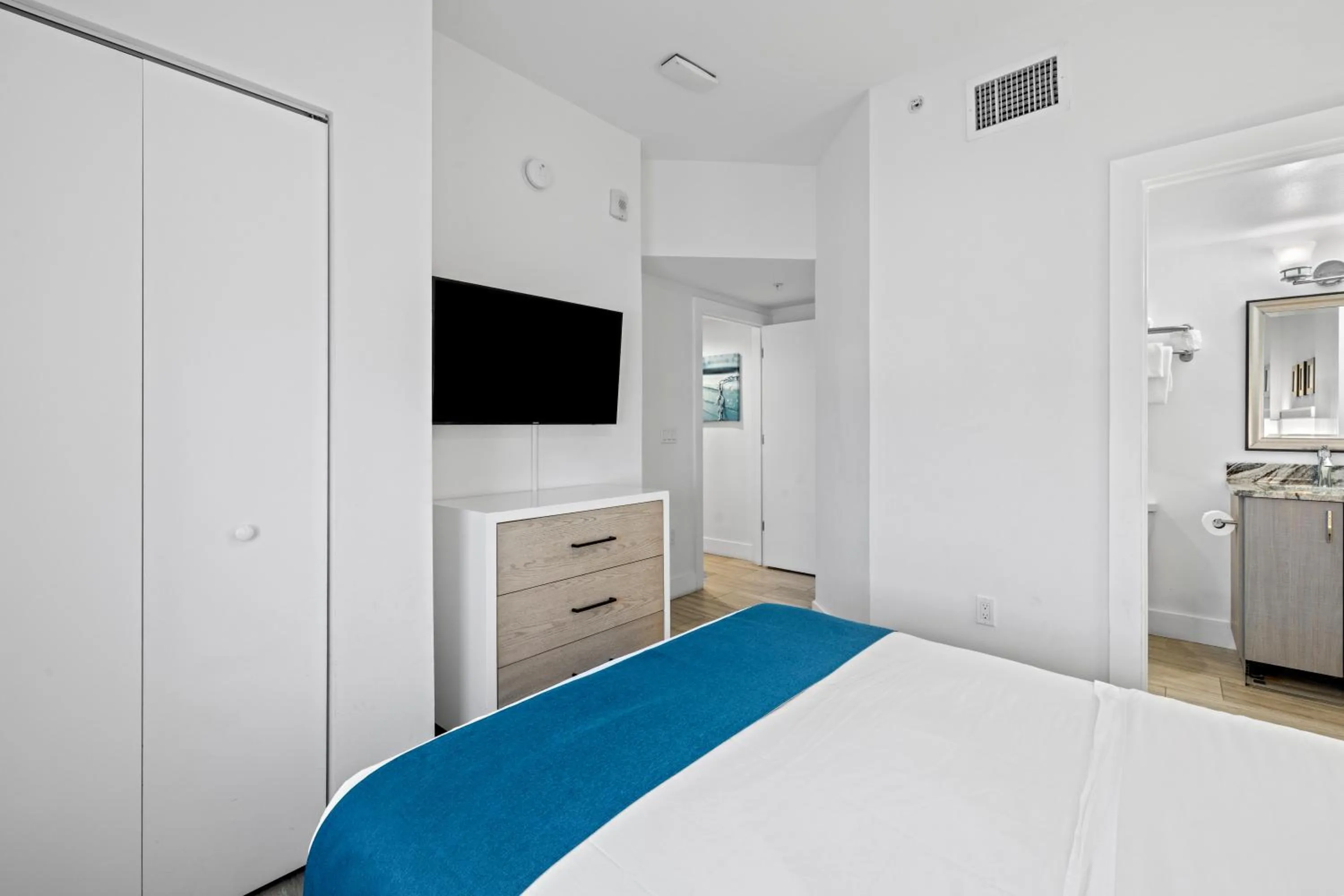 Bedroom, Bed in Provident Oceana Beachfront Suites