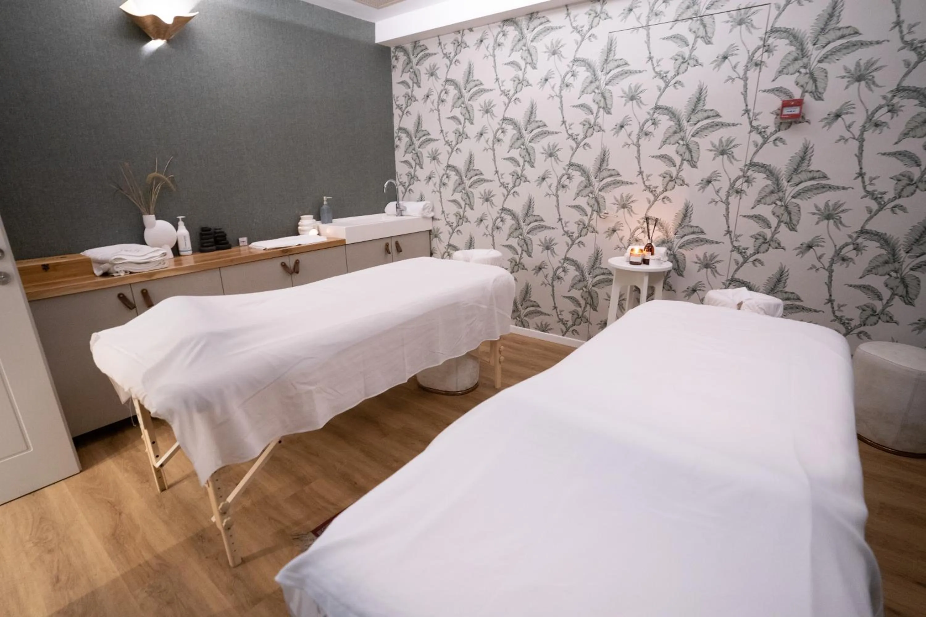 Massage, Bed in Zamarin Hotel & Spa