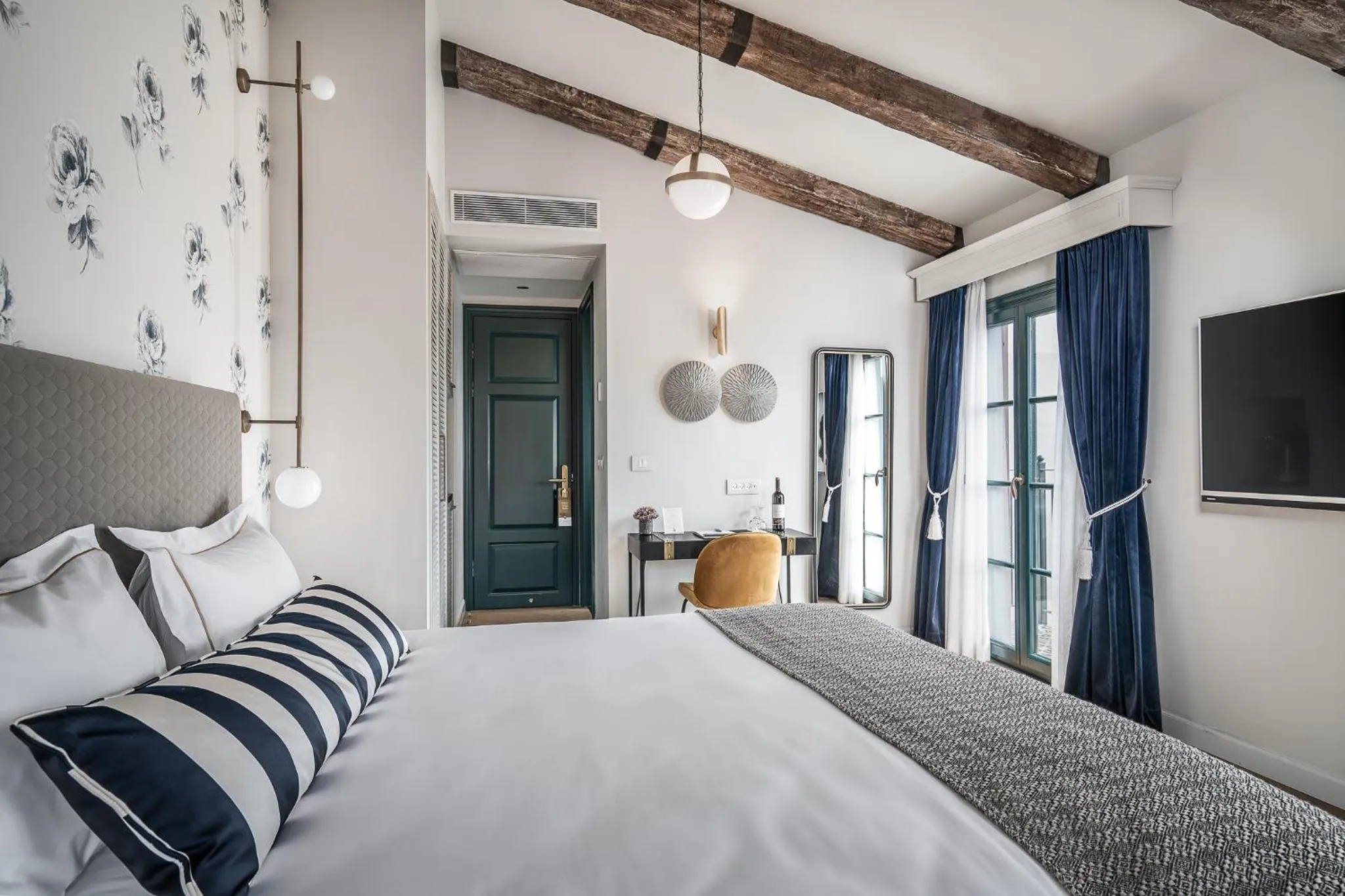 Bed in Zamarin Hotel & Spa