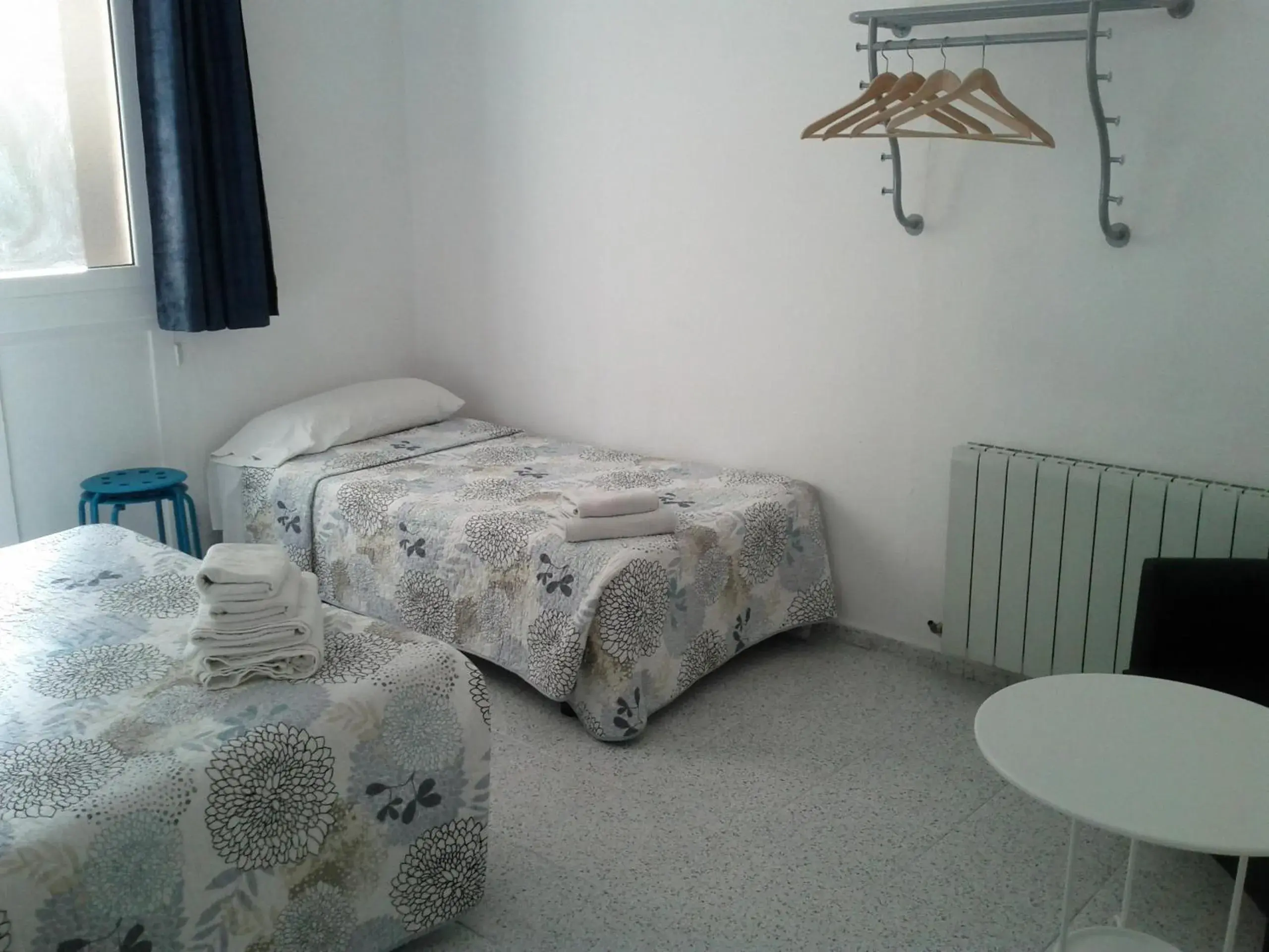 Triple Room with Private Bathroom in Hostal River Triple Room with Private Bathroom in Hostal River