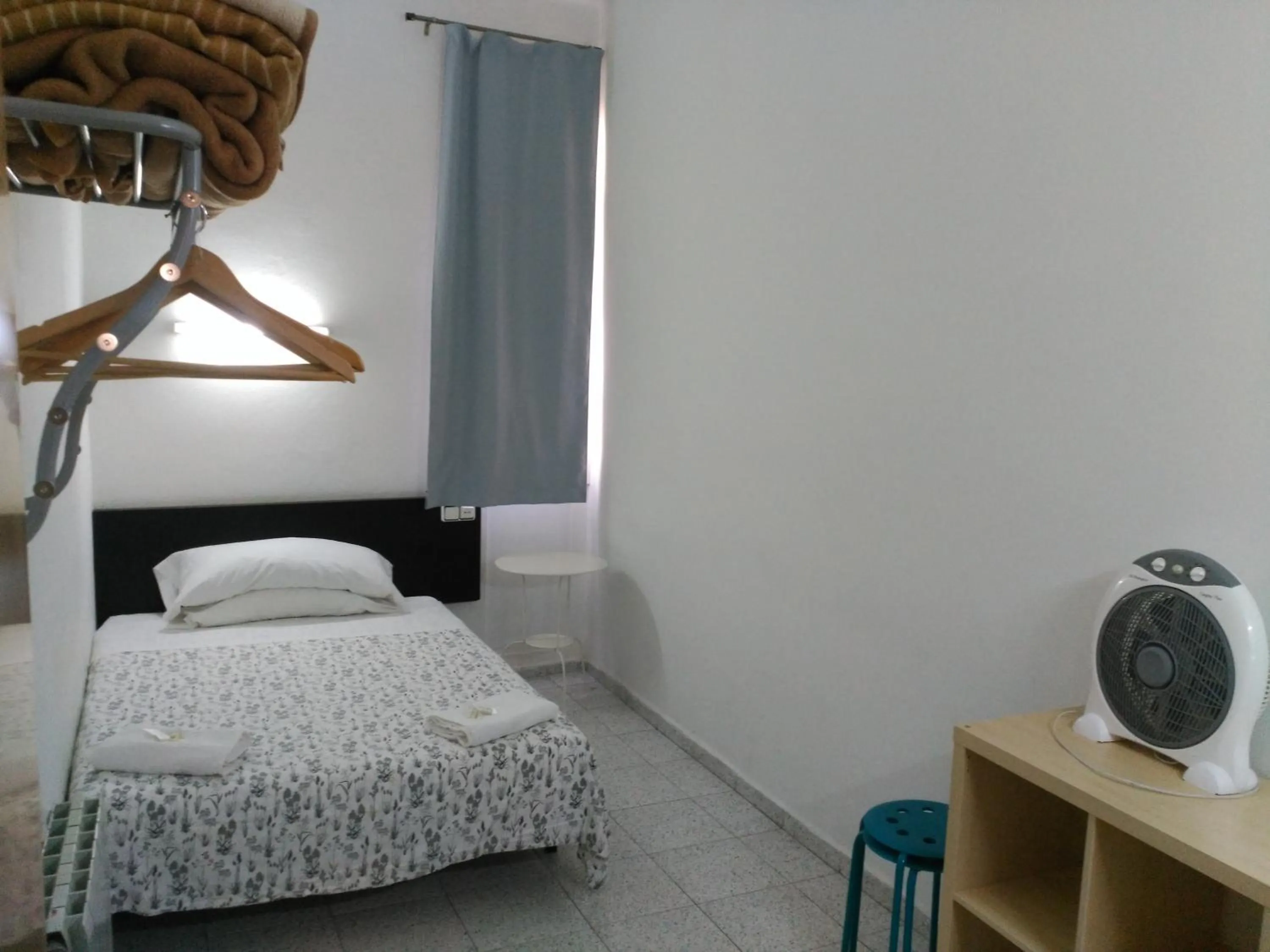 Photo of the whole room, Bed in Hostal River