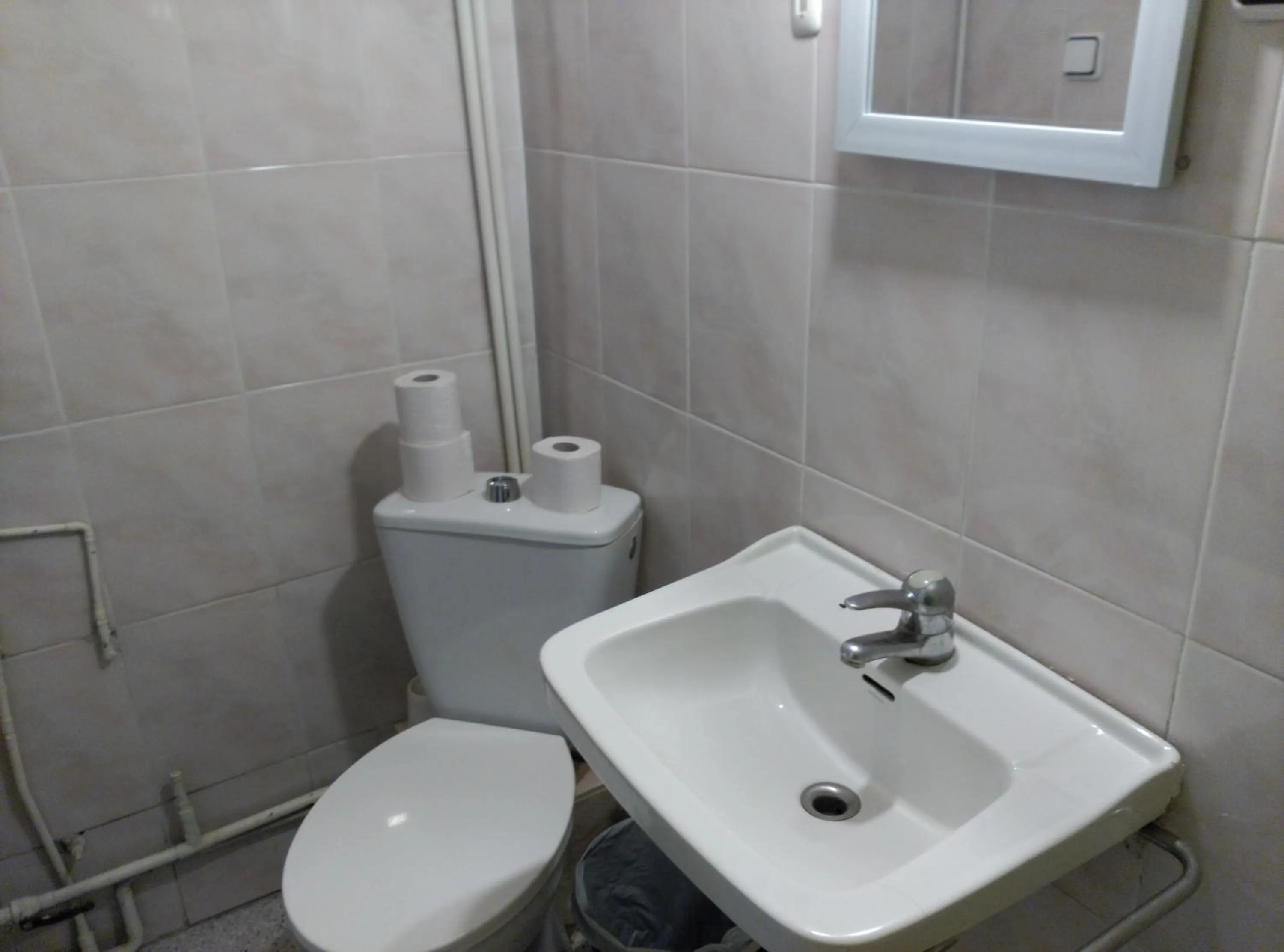 Area and facilities in Hostal River