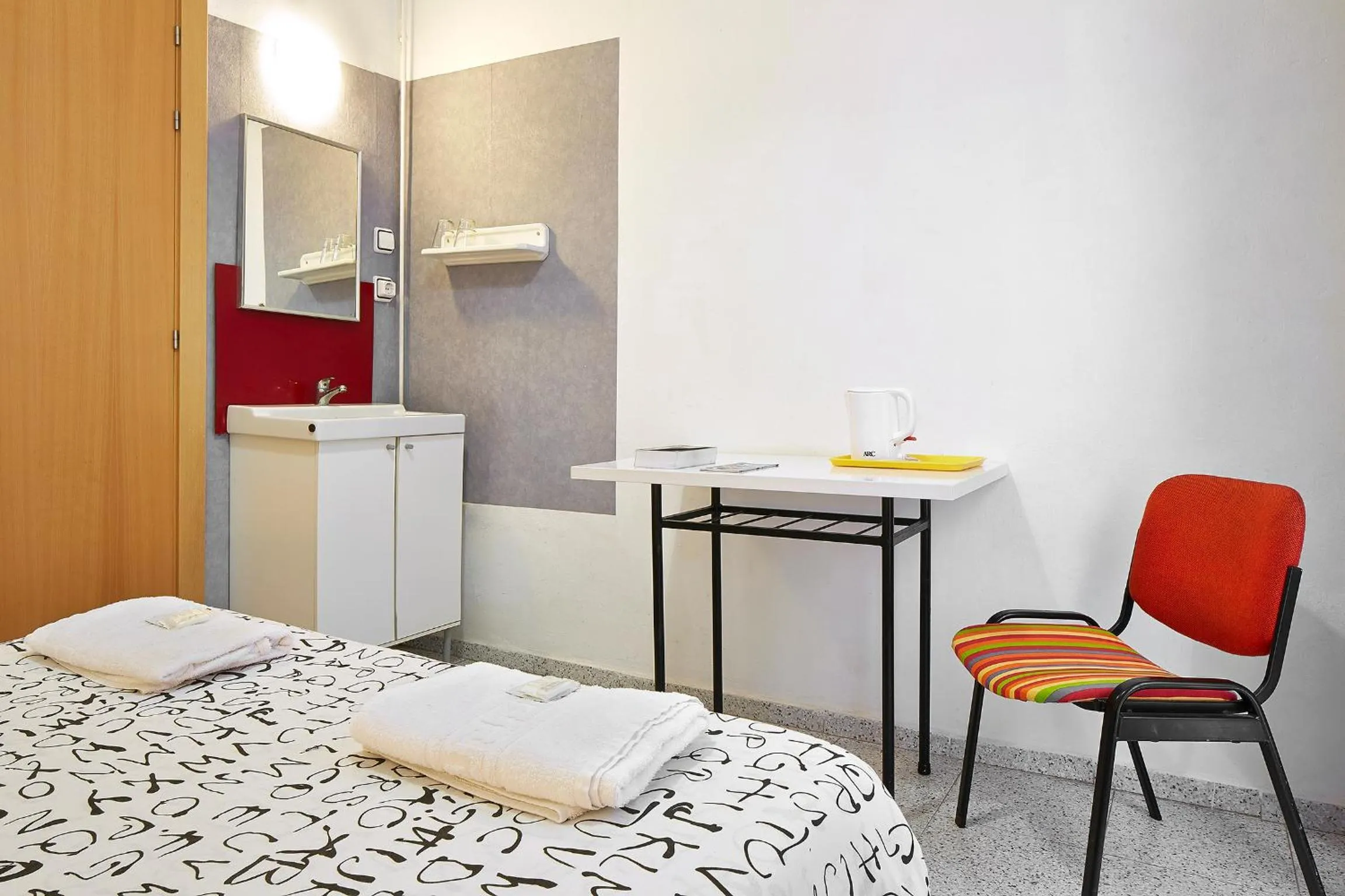 Decorative detail, Bed in Hostal River