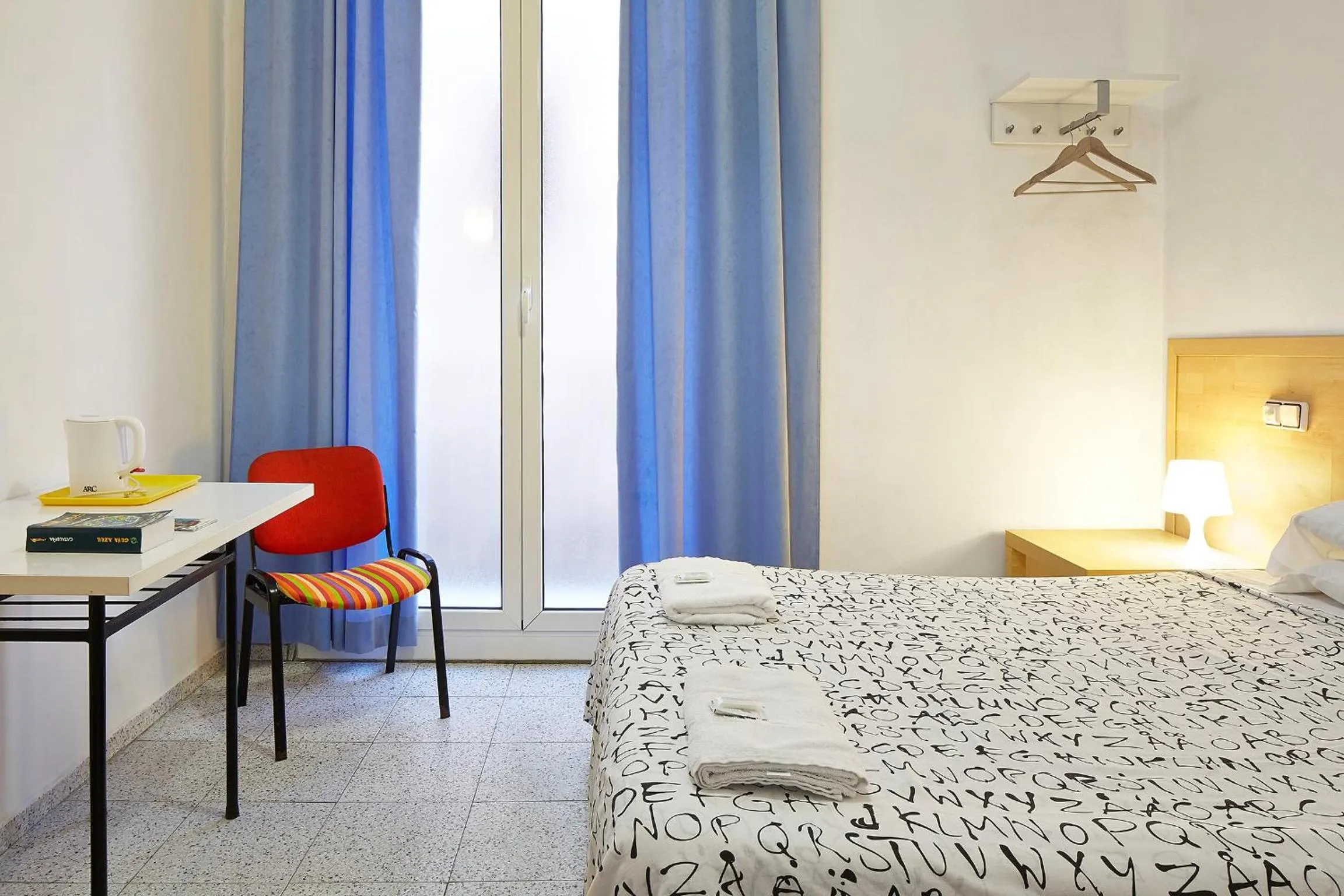 Day, Bed in Hostal River