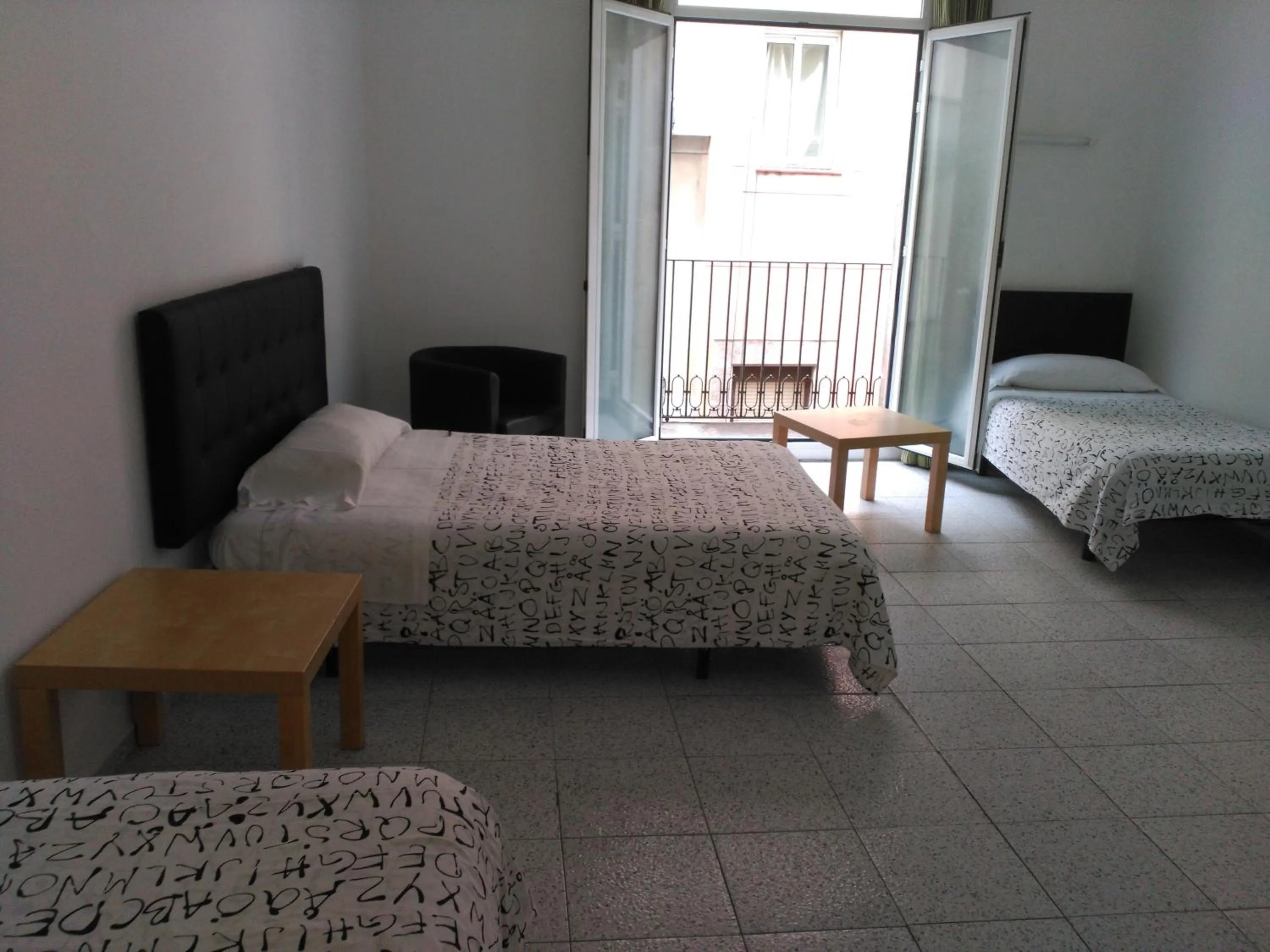 Photo of the whole room, Bed in Hostal River