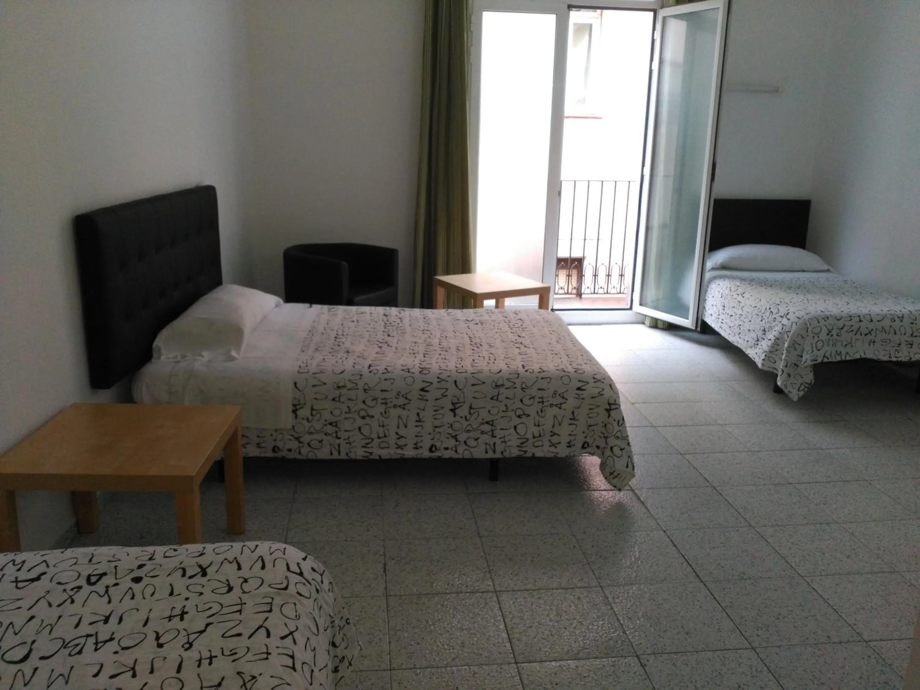 Photo of the whole room, Bed in Hostal River