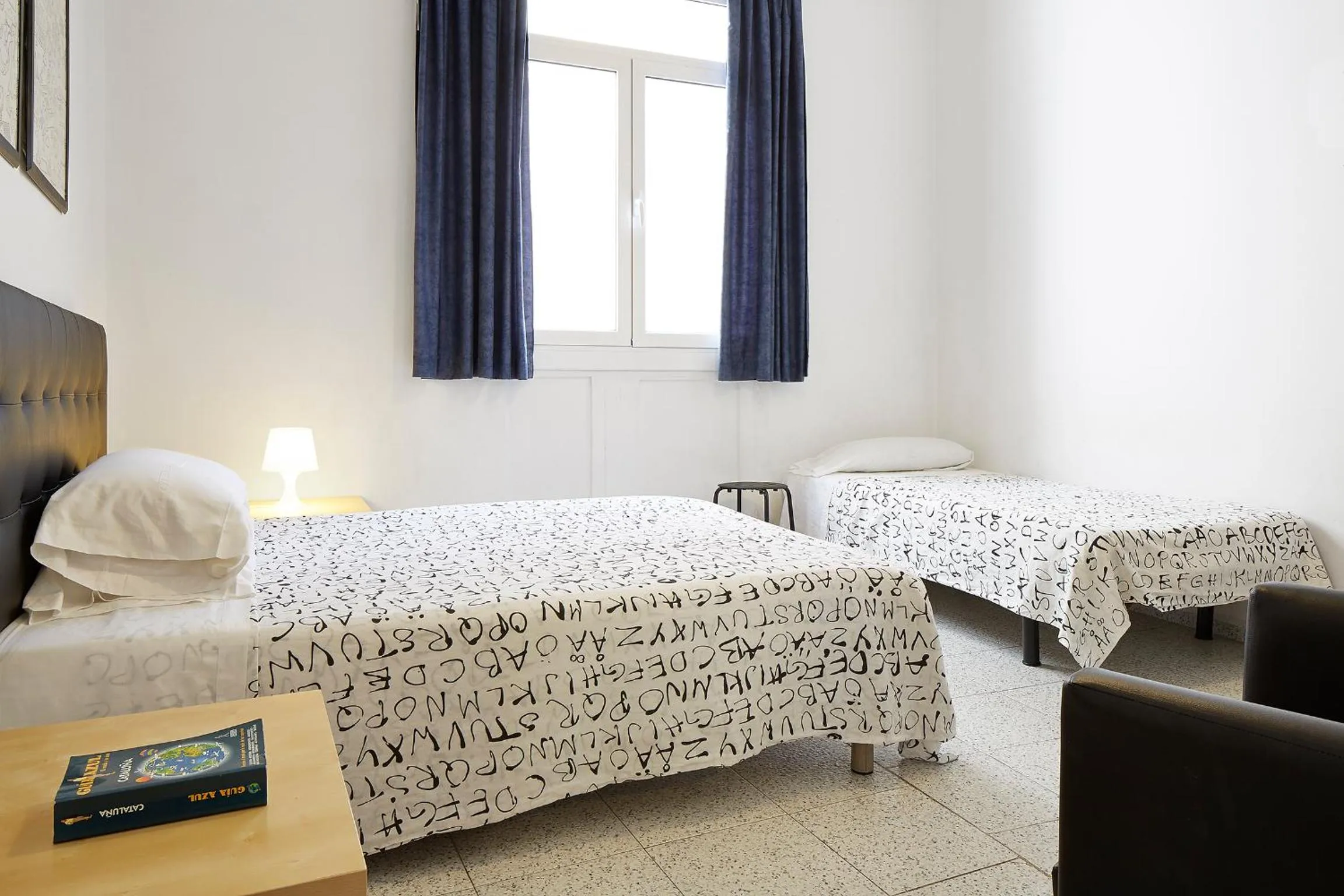 Photo of the whole room, Bed in Hostal River