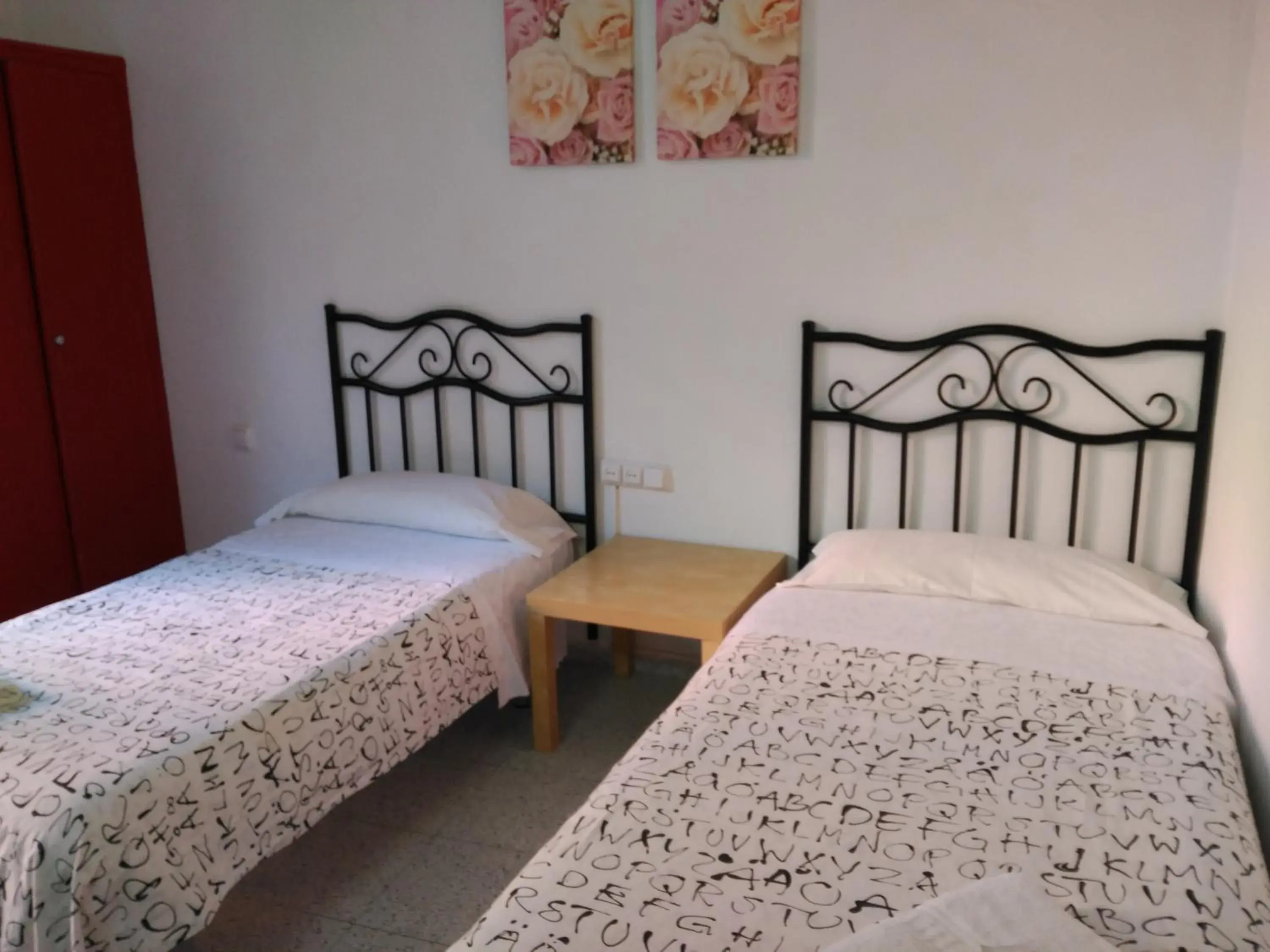 Double or Twin Room with Shared Bathroom in Hostal River Double or Twin Room with Shared Bathroom in Hostal River