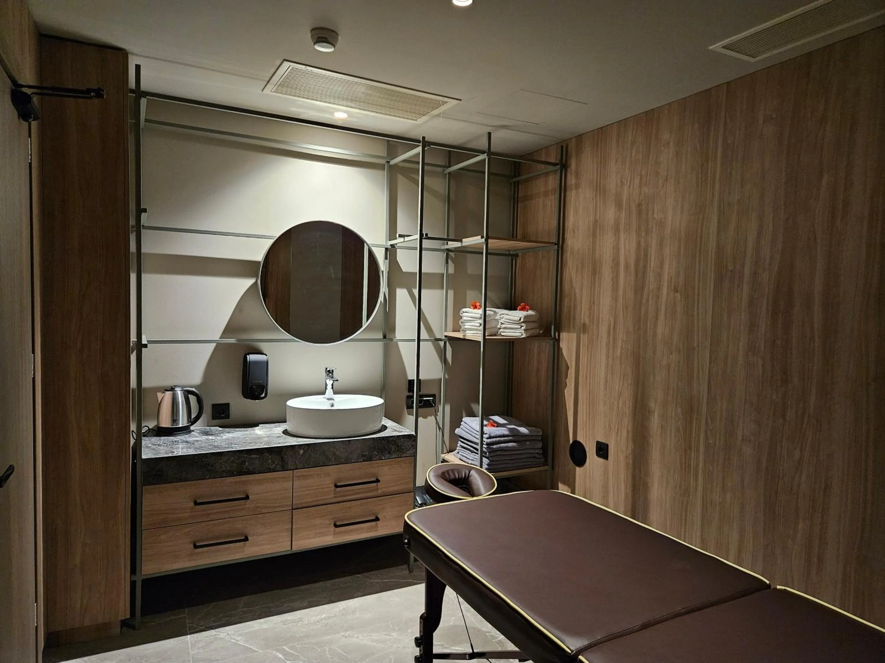 Massage in Petousis Hotel & Suites