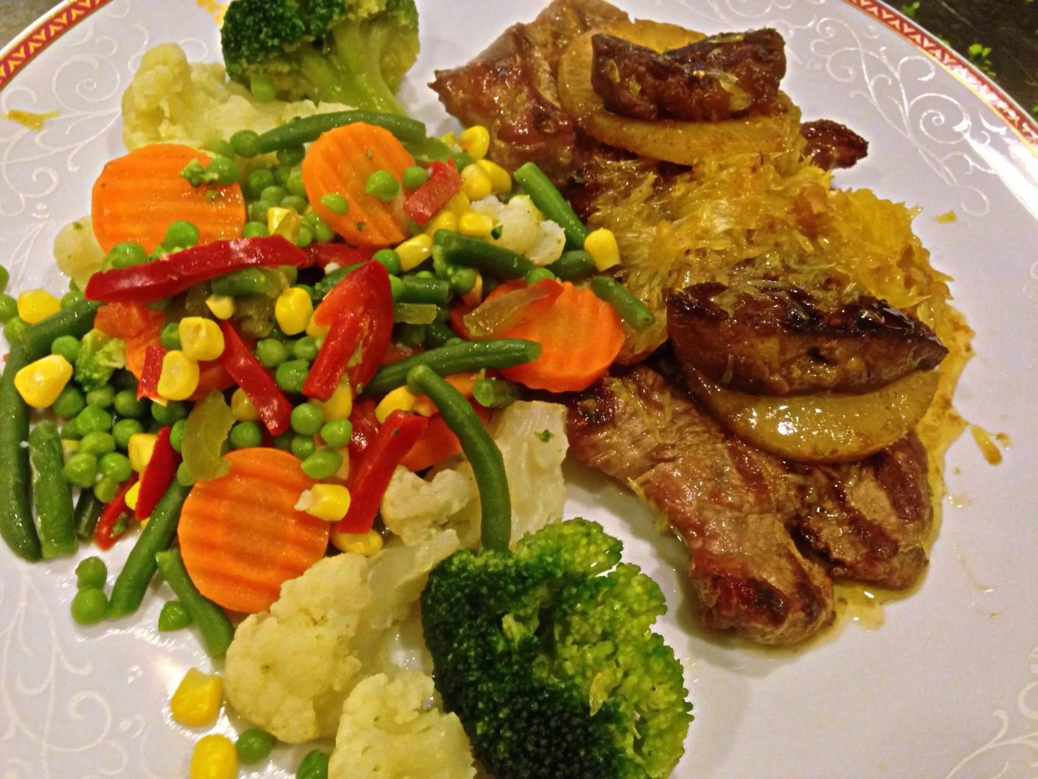 Food in Complex La Tunuri - Vila Economat