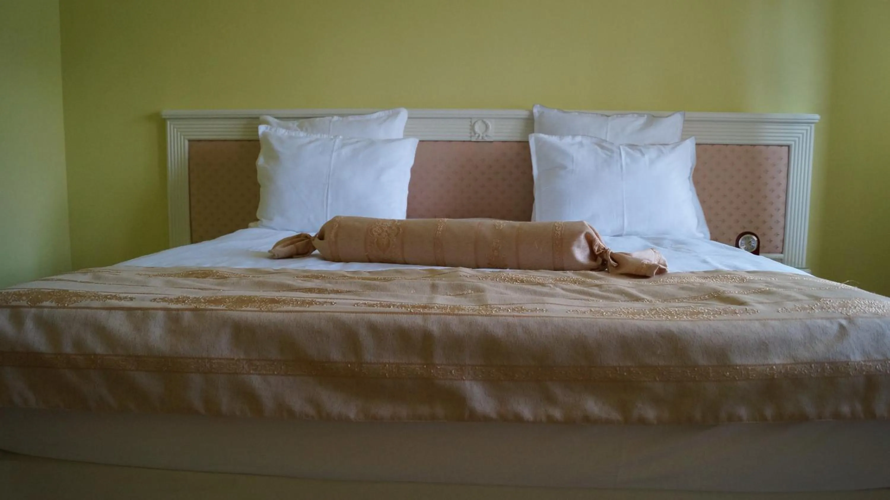 Bed in Complex La Tunuri - Vila Economat