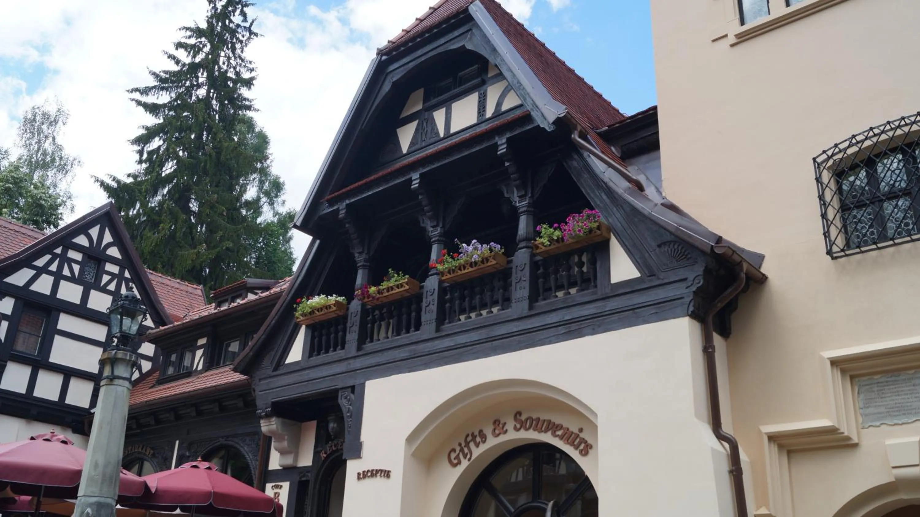 Facade/entrance in Complex La Tunuri - Vila Economat