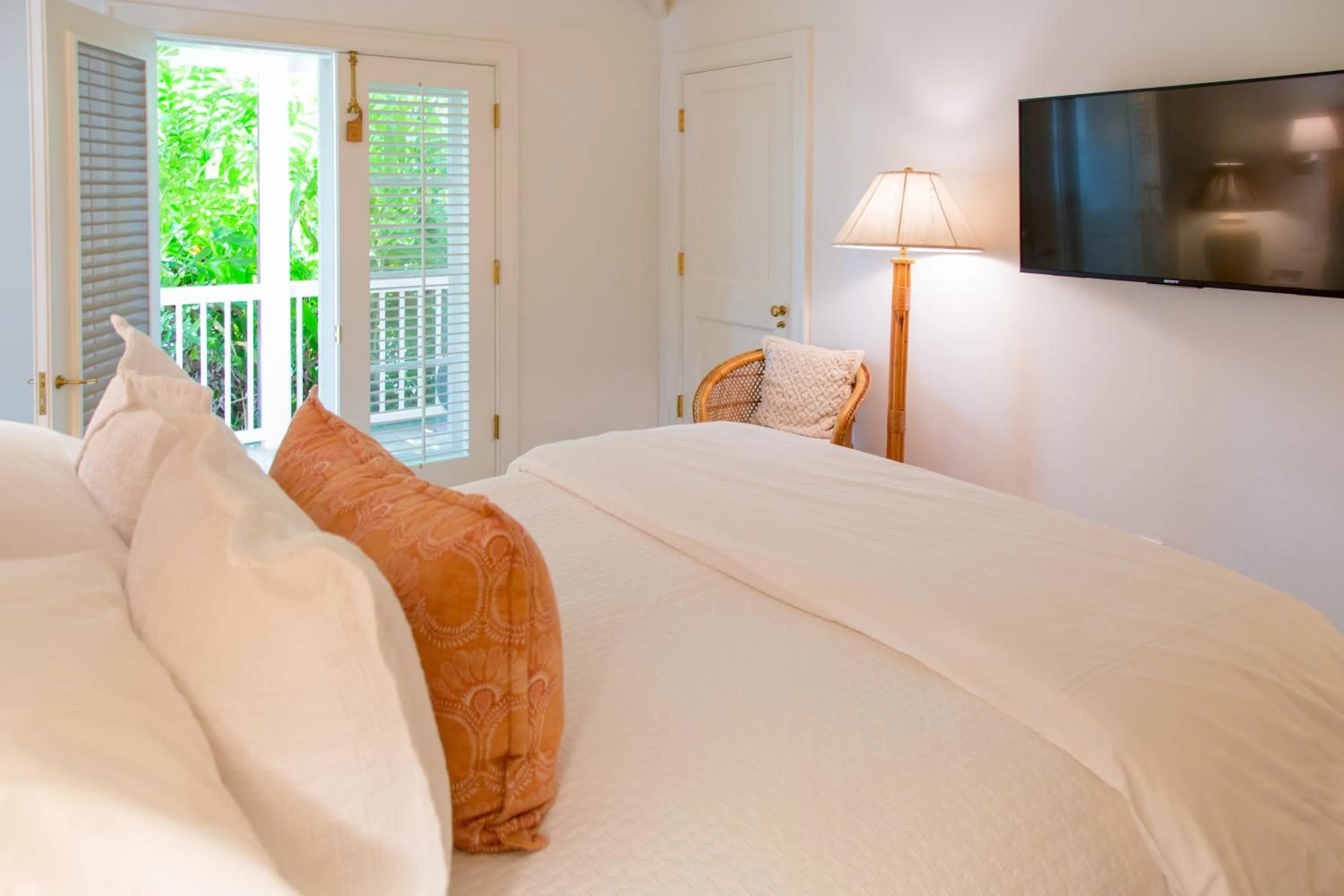 Bed in Eleven Bahama House