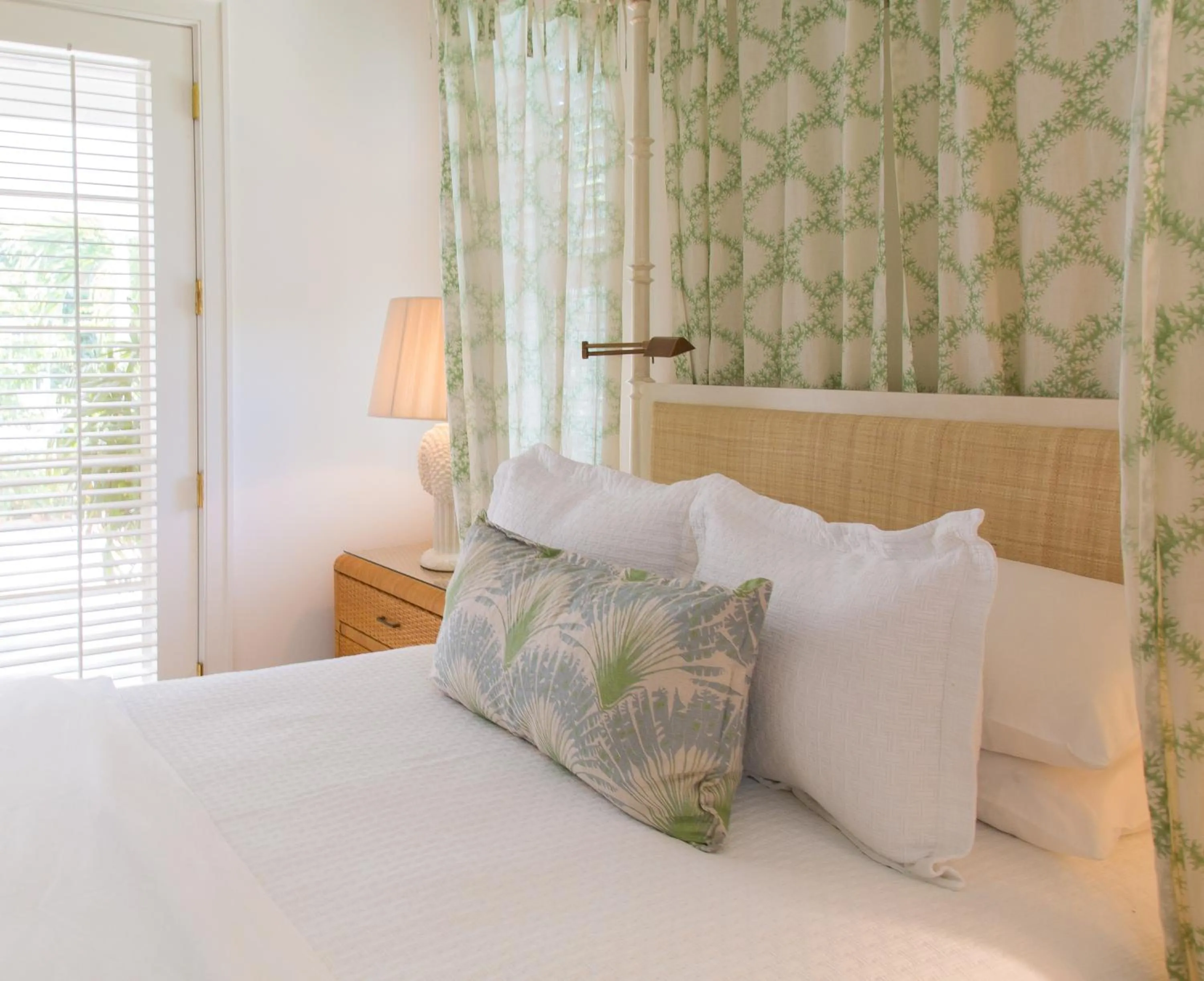 Bed in Eleven Bahama House