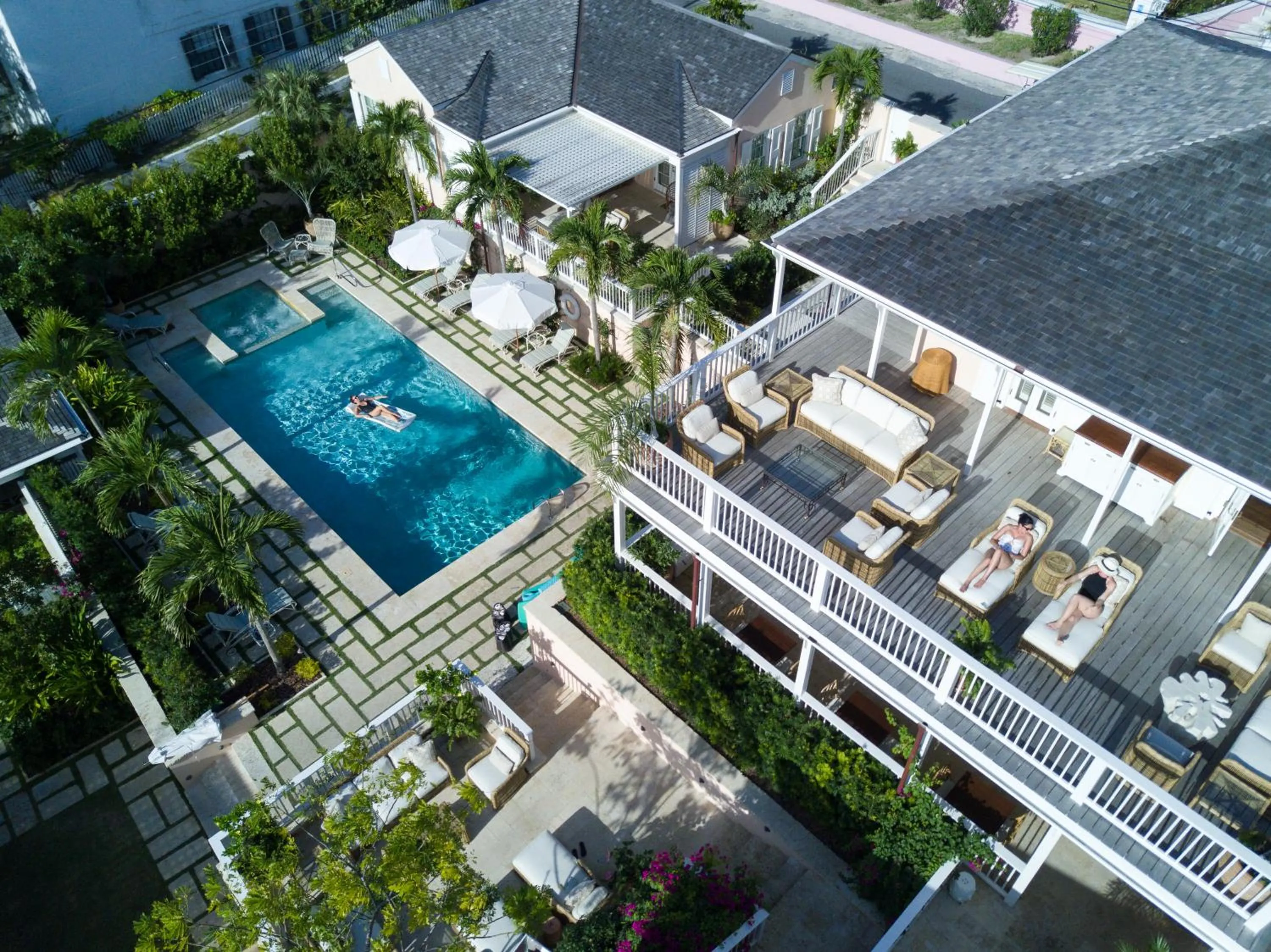Property building in Eleven Bahama House