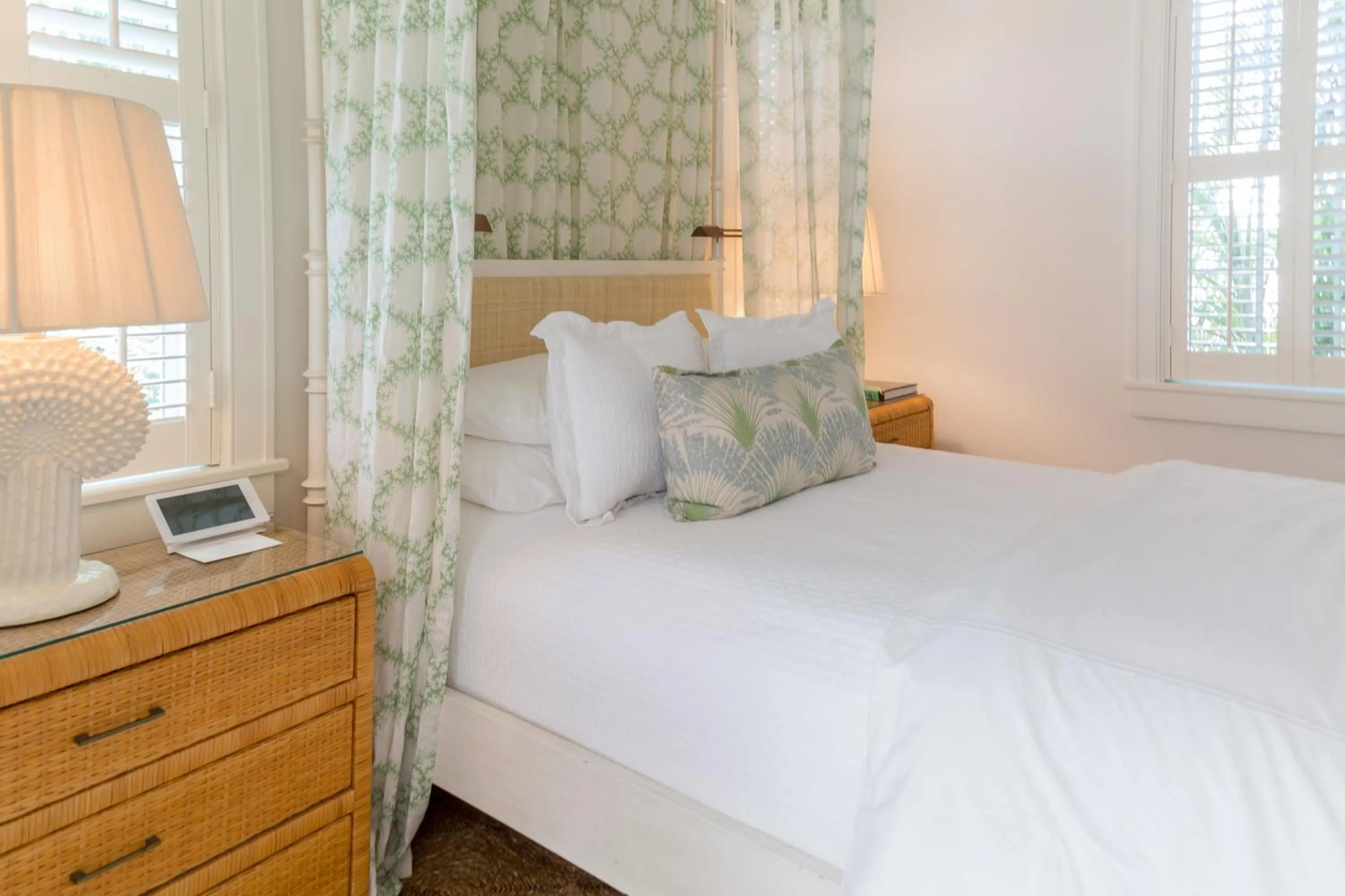 Bed in Eleven Bahama House