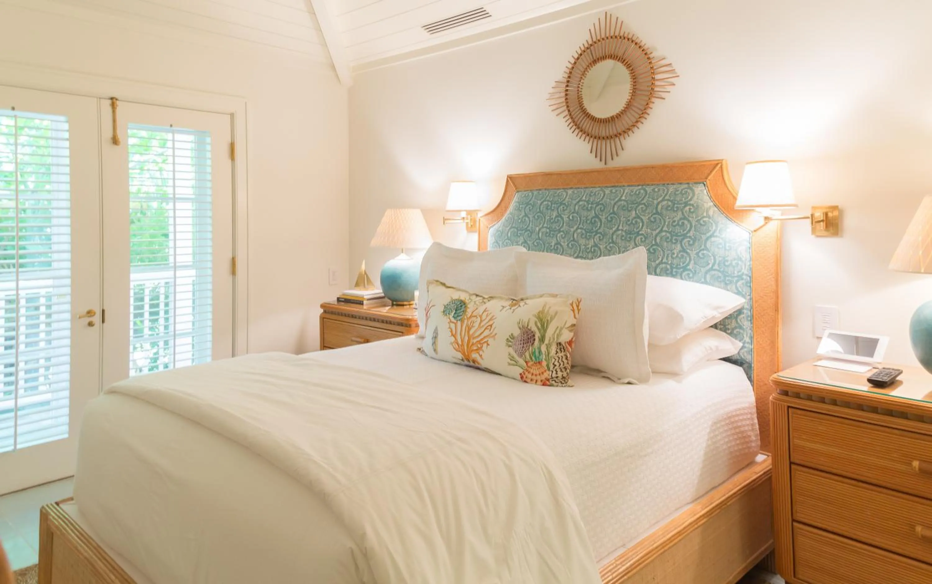 Bed in Eleven Bahama House